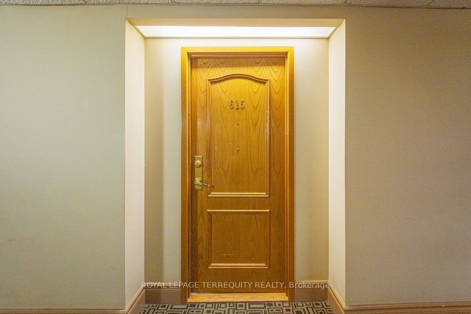 https://trreb-image.ampre.ca/kMwxU7gXeKZlP_0broCujKaUE1vhMidZ9rIKC5fnHJ8/rs:fit:960:960/wm:.5:so:0:50:.4/wmsh:10/wmt:PHNwYW4gZm9yZWdyb3VuZD0nd2hpdGUnIGZvbnQ9JzY4Jz5ST1lBTCBMRVBBR0UgVEVSUkVRVUlUWSBSRUFMVFksIEJyb2tlcmFnZTwvc3Bhbj4/L3RycmViL2xpc3RpbmdzLzQwLzk1Lzk0LzE4L3AvZDcyMjM2NmItMmM2MS00ZTIzLTg2NDMtOTRjNzYwYzdmNjg2LmpwZw.jpg