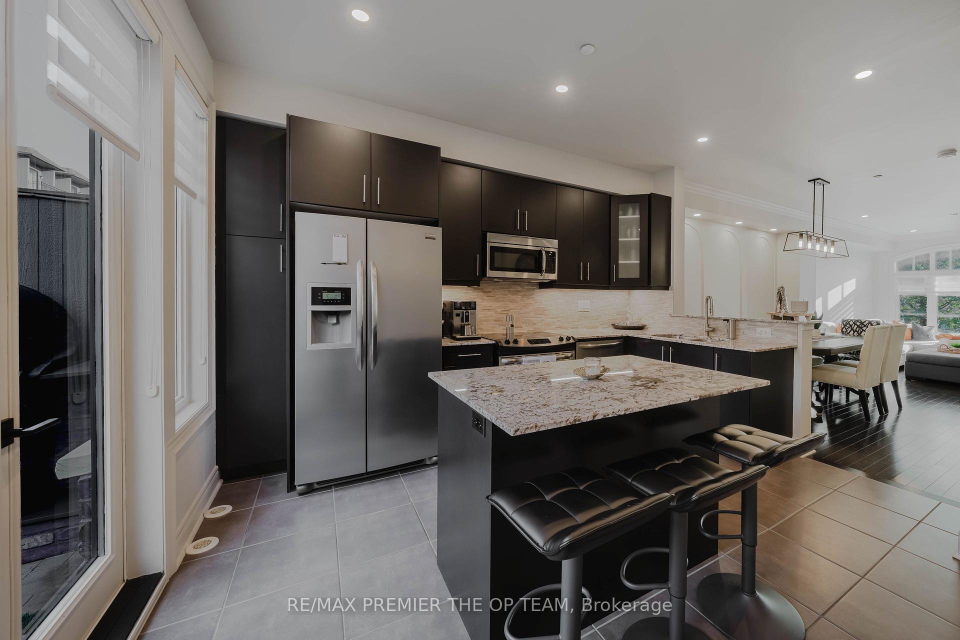 3 Bedrooms Condo at 8347 Kipling, Vaughan For sale