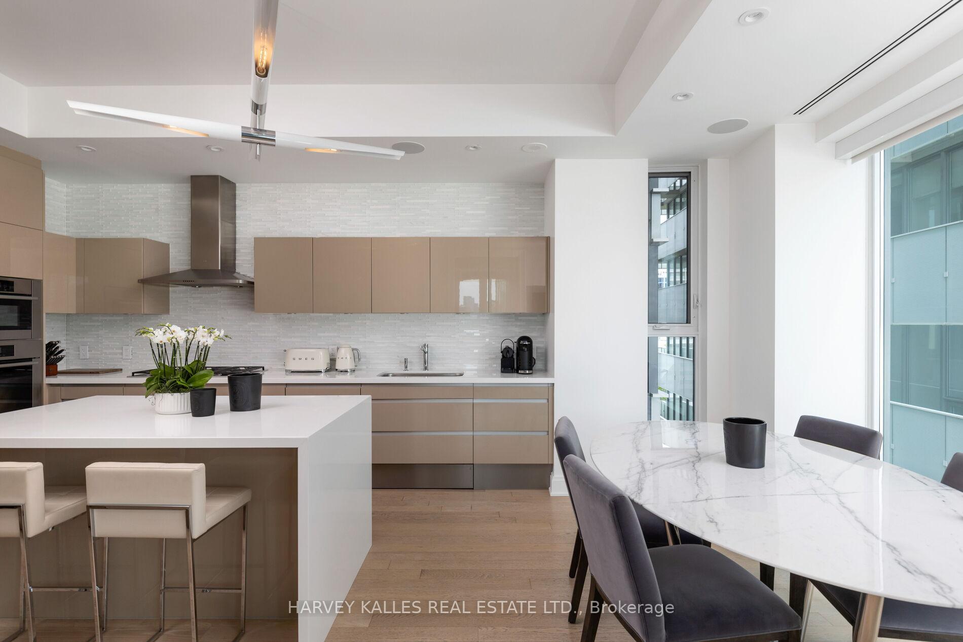 206 Bloor Street W 1202