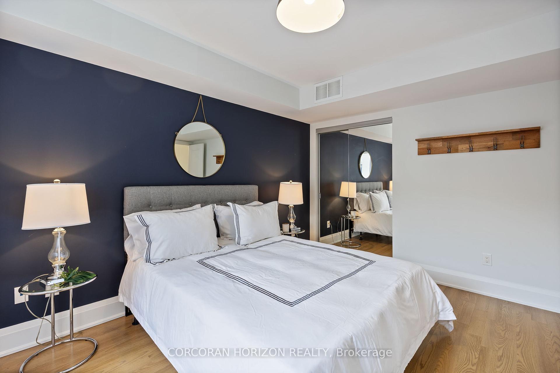 4 Bedrooms Condo at 9 Oakburn, Toronto For sale