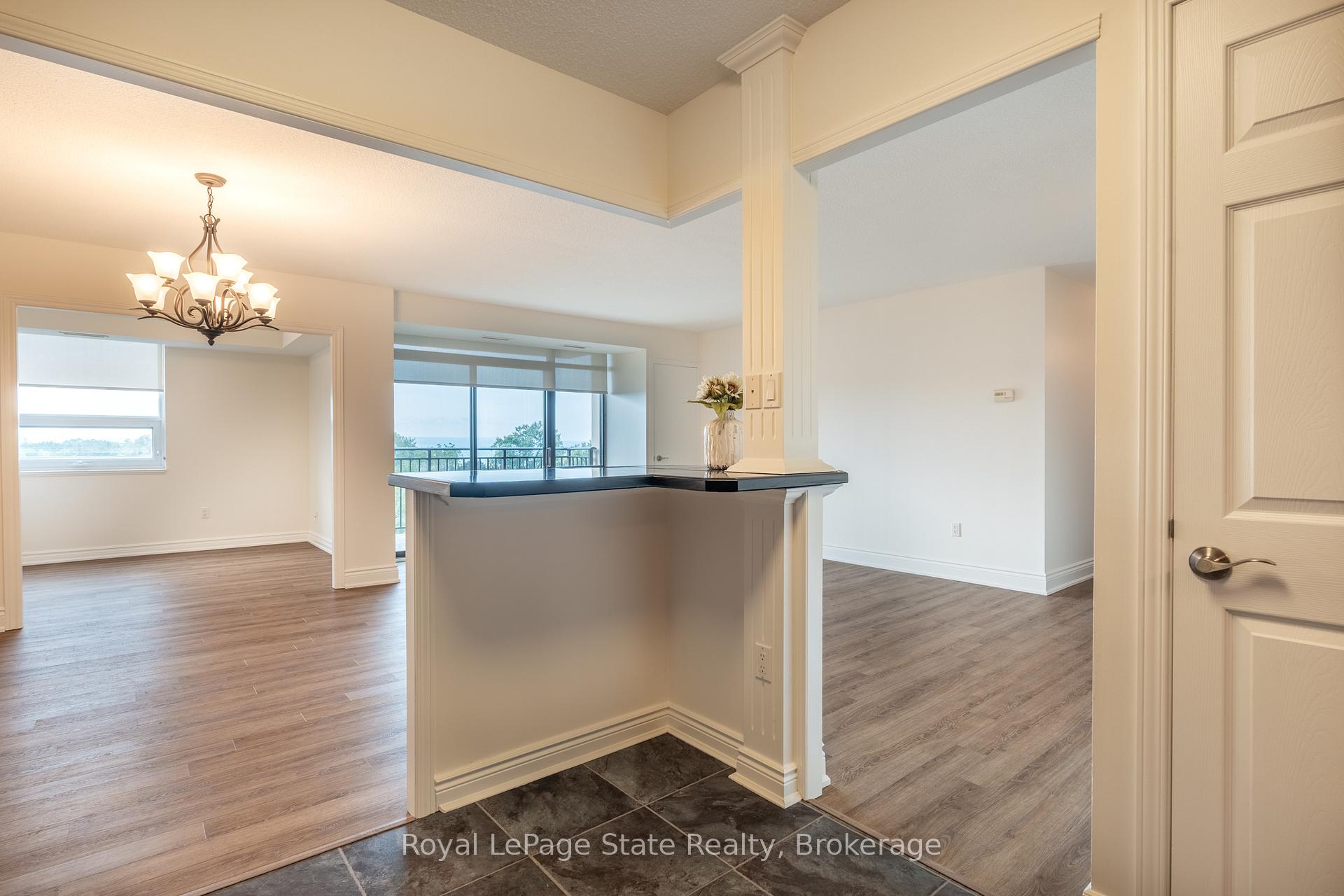 2 Bedrooms Condo at 500 Green,  Hamilton For sale