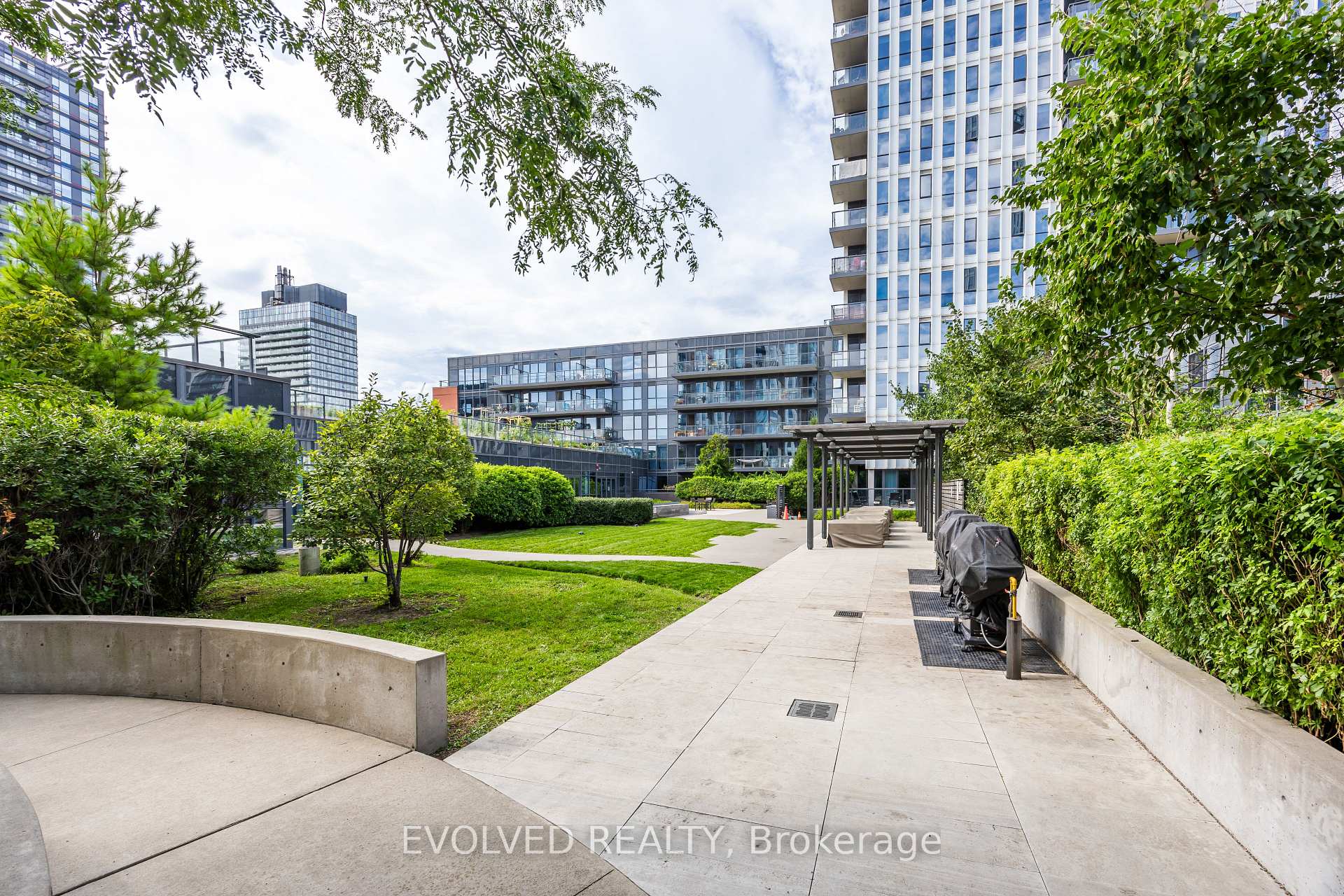 2 Bedrooms Condo at 55 Regent Park,  Toronto For sale
