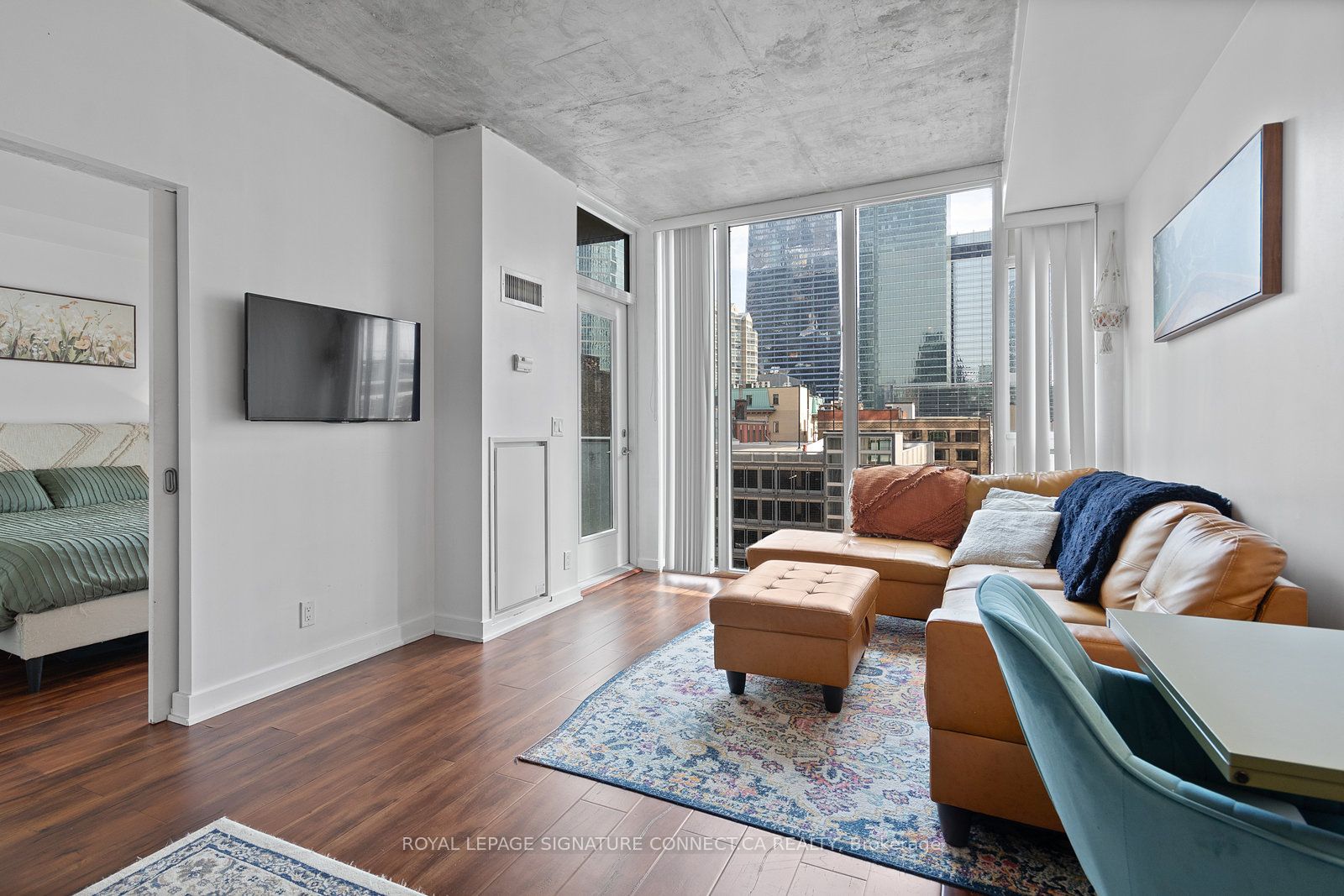 #727 - 21 Nelson Street, Toronto, ON M5V 1T8