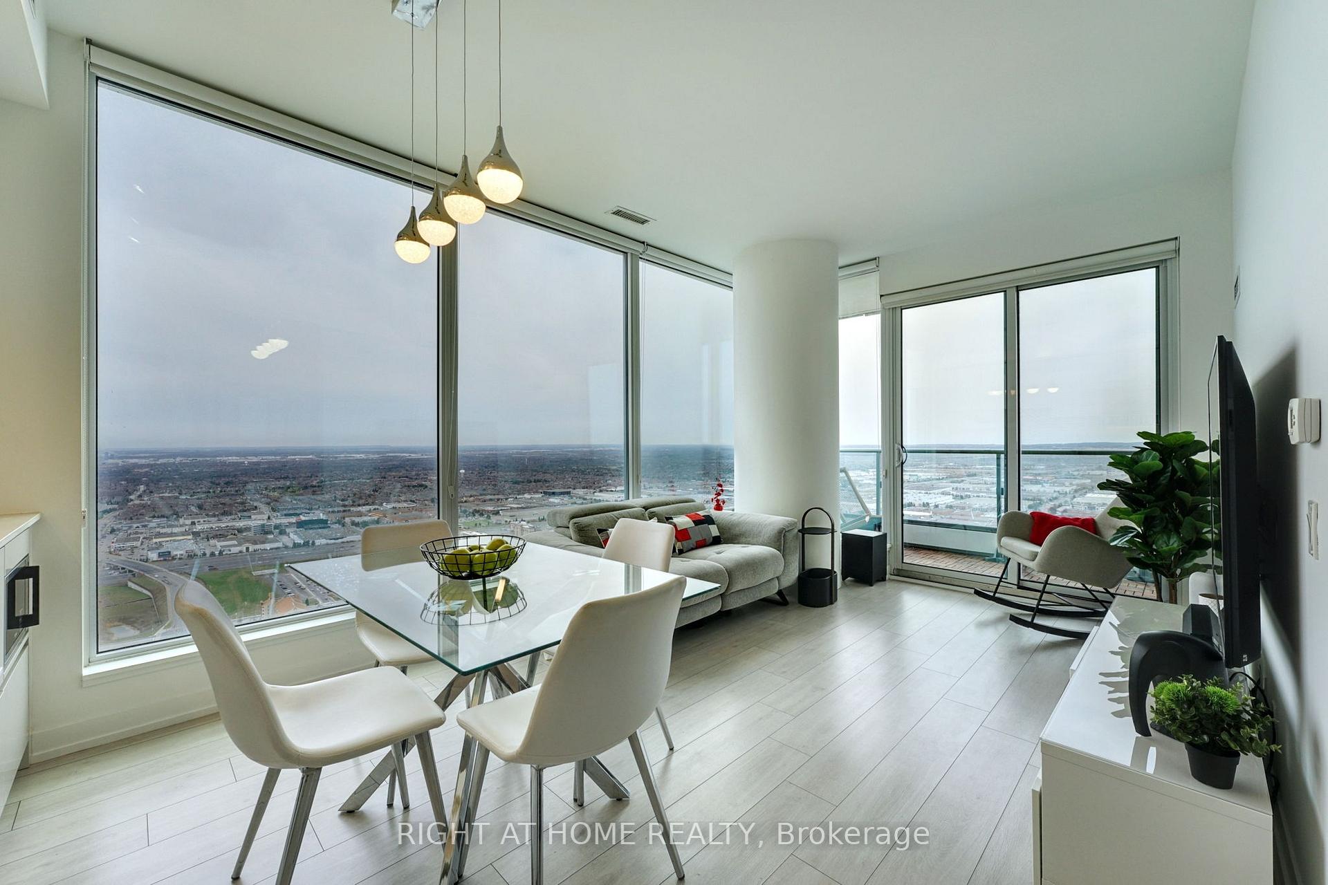2 Bedrooms Condo at 898 Portage, Vaughan For sale