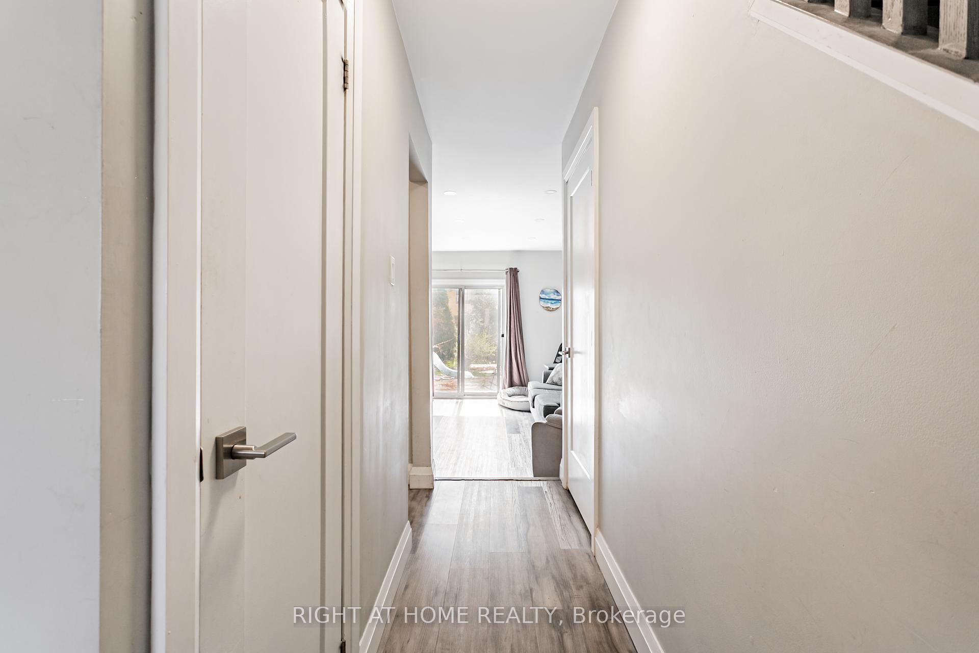 3 Bedrooms Condo at 3345 Silverado, Mississauga For sale