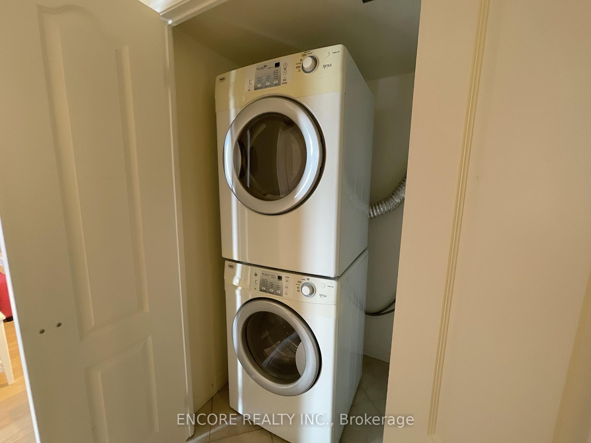 2 Bedrooms Condo at 70 Town Centre, Toronto For sale