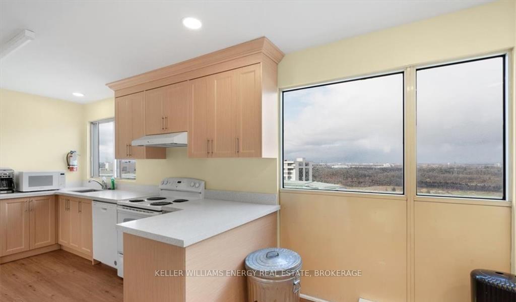 2 Bedrooms Condo at 41 Markbrook,  Toronto For sale