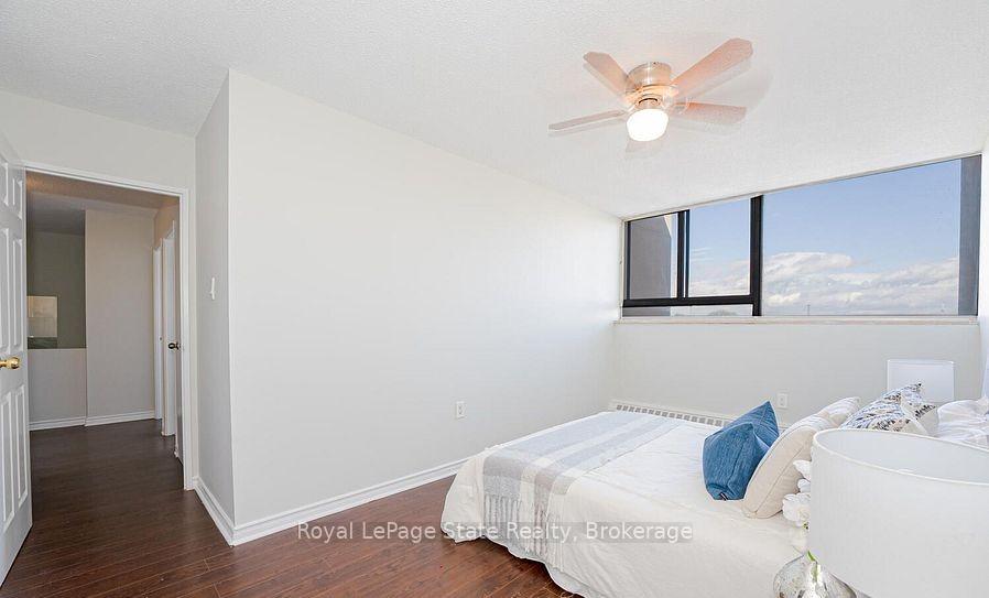 3 Bedrooms Condo at 1050 Stainton,  Mississauga For sale