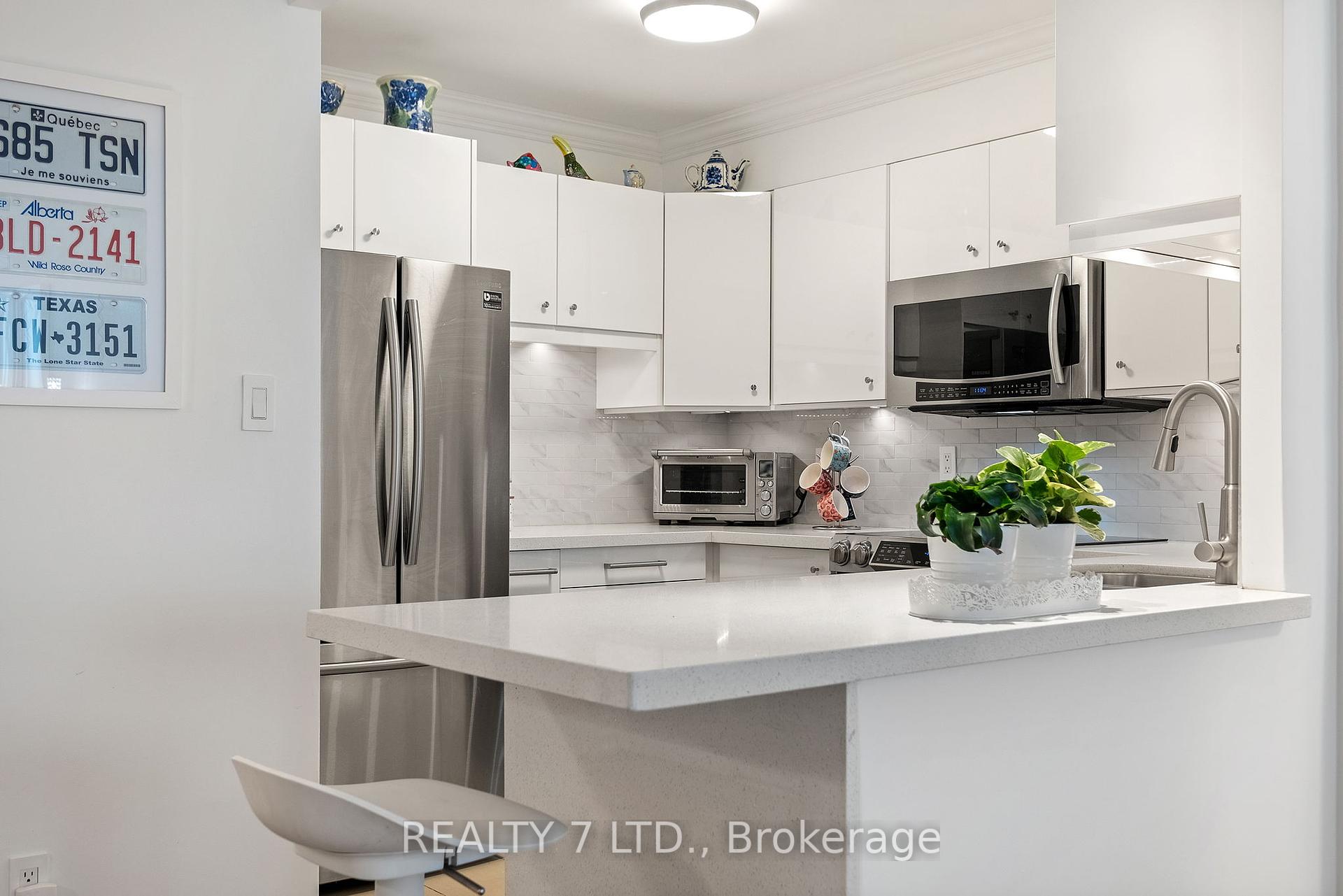 2 Bedrooms Condo at 850 Steeles, Vaughan For sale