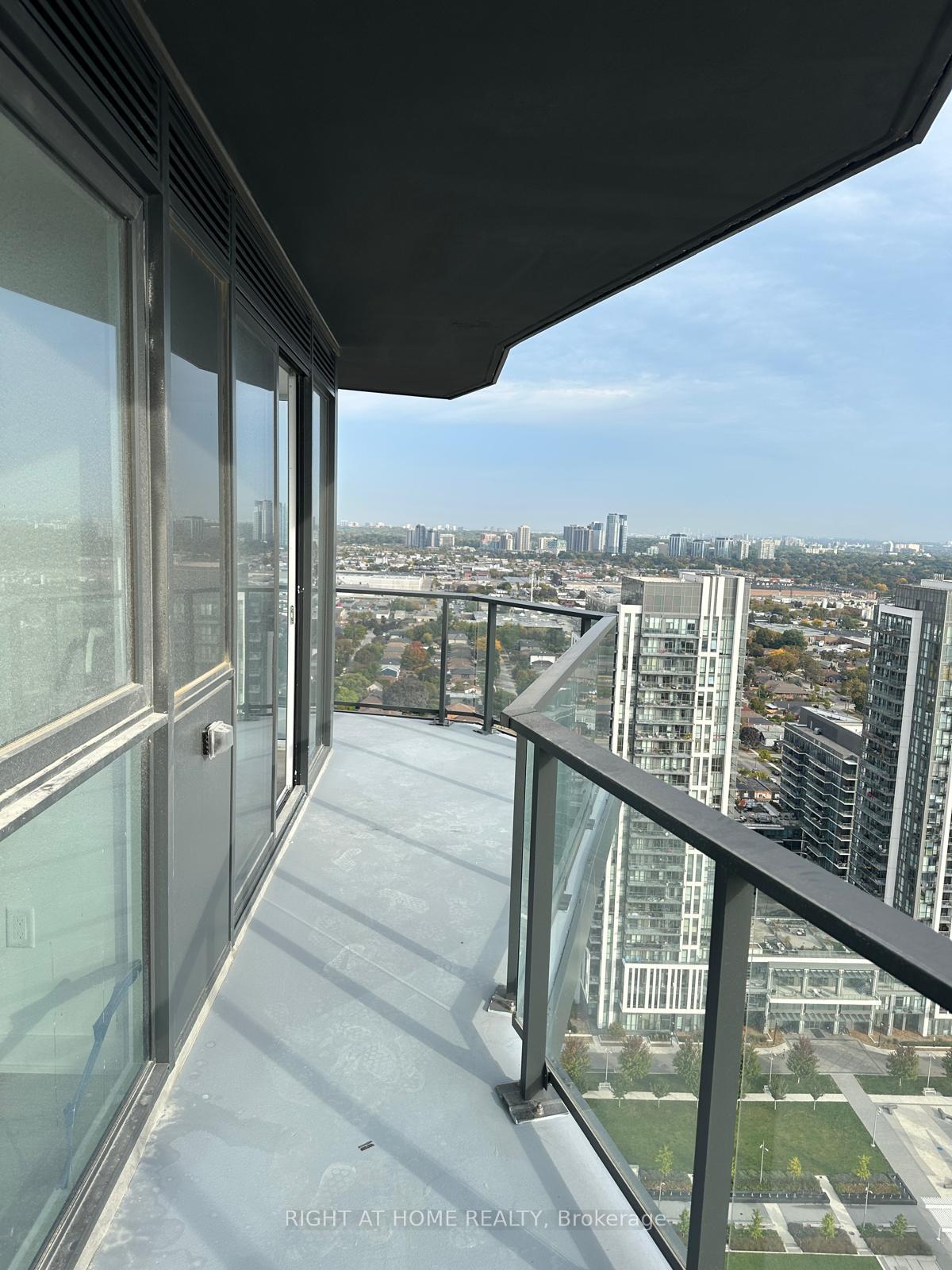 2 Bedrooms Condo at 36 Zorra,  Toronto For sale