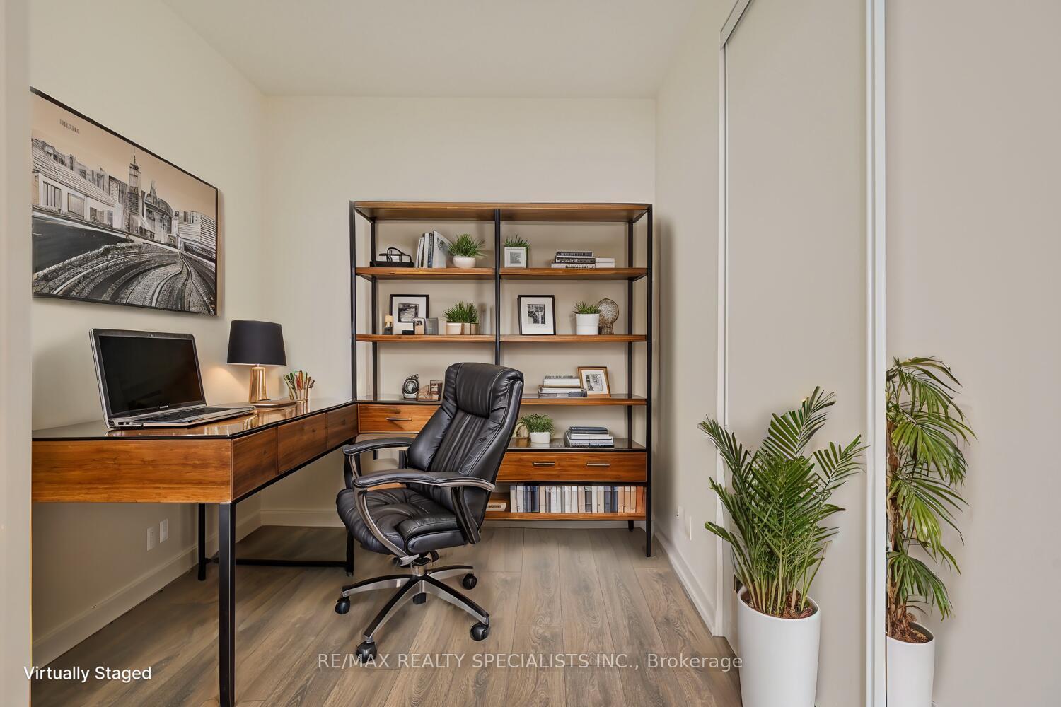 2 Bedrooms Condo at 5 BUTTERMILL, Vaughan For sale