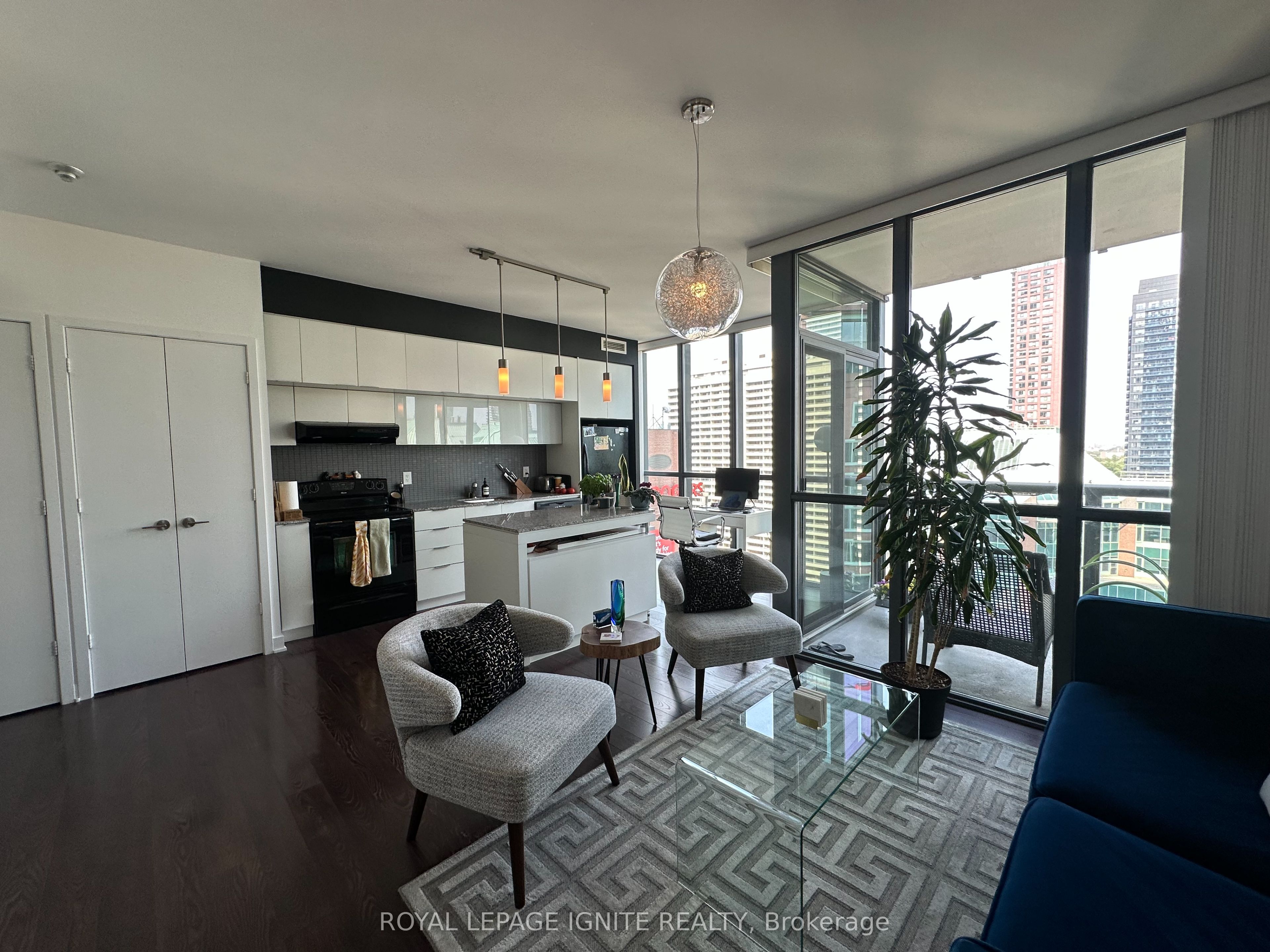 110 Charles Street E, #1809