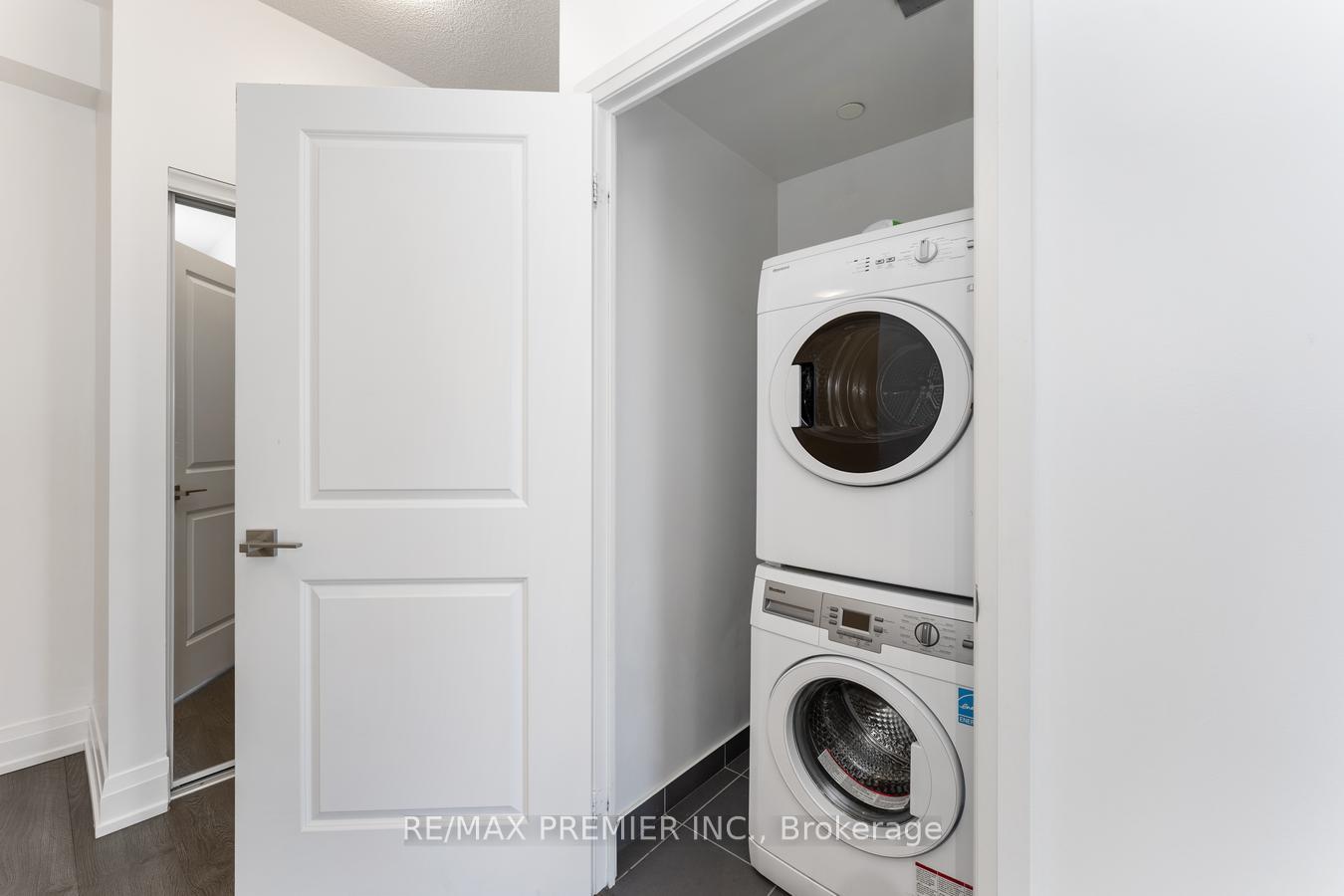 2 Bedrooms Condo at 3600 Highway 7, Vaughan For sale