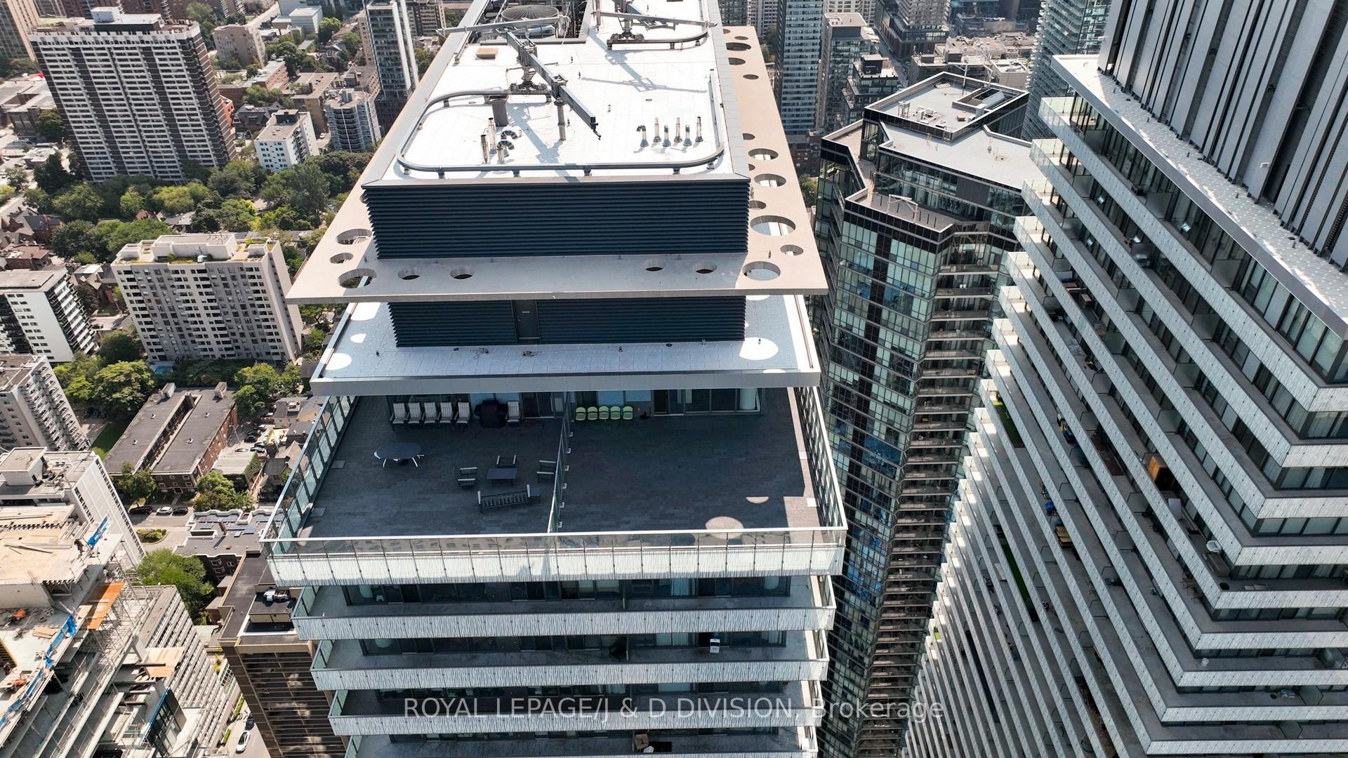 2 Bedrooms Condo at 50 Charles,  Toronto For sale