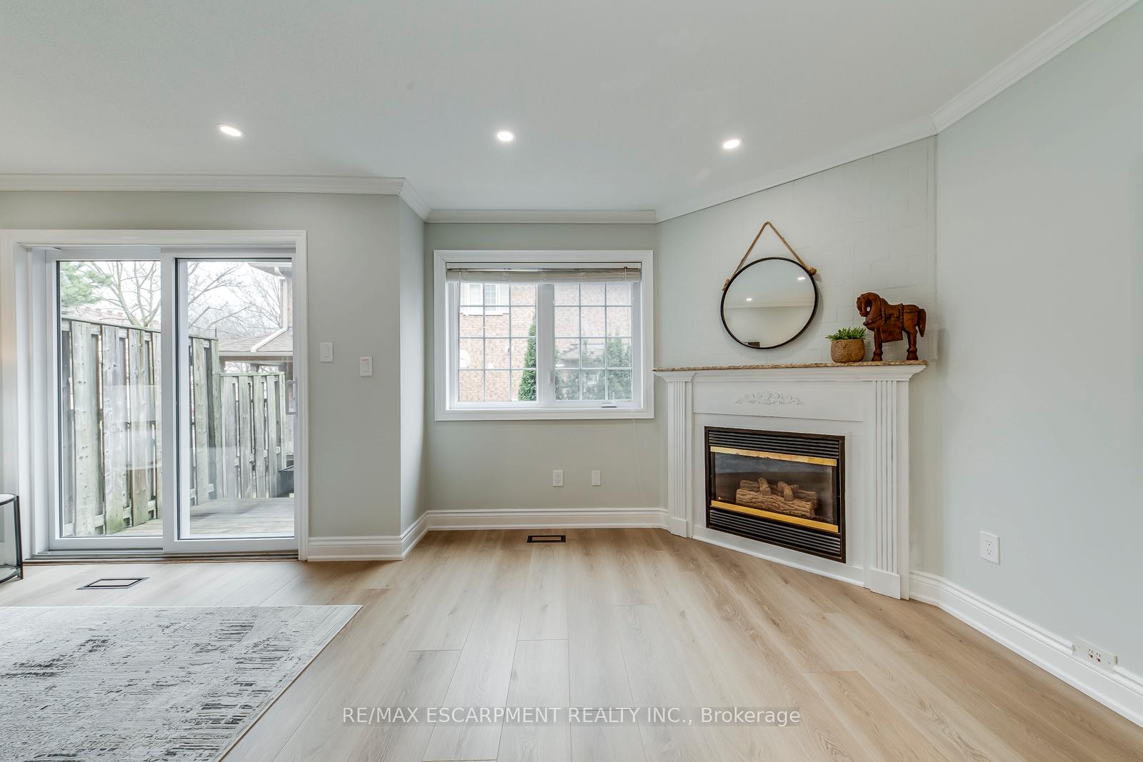 3 Bedrooms Condo at 2880 Headon Forest,  Burlington For sale