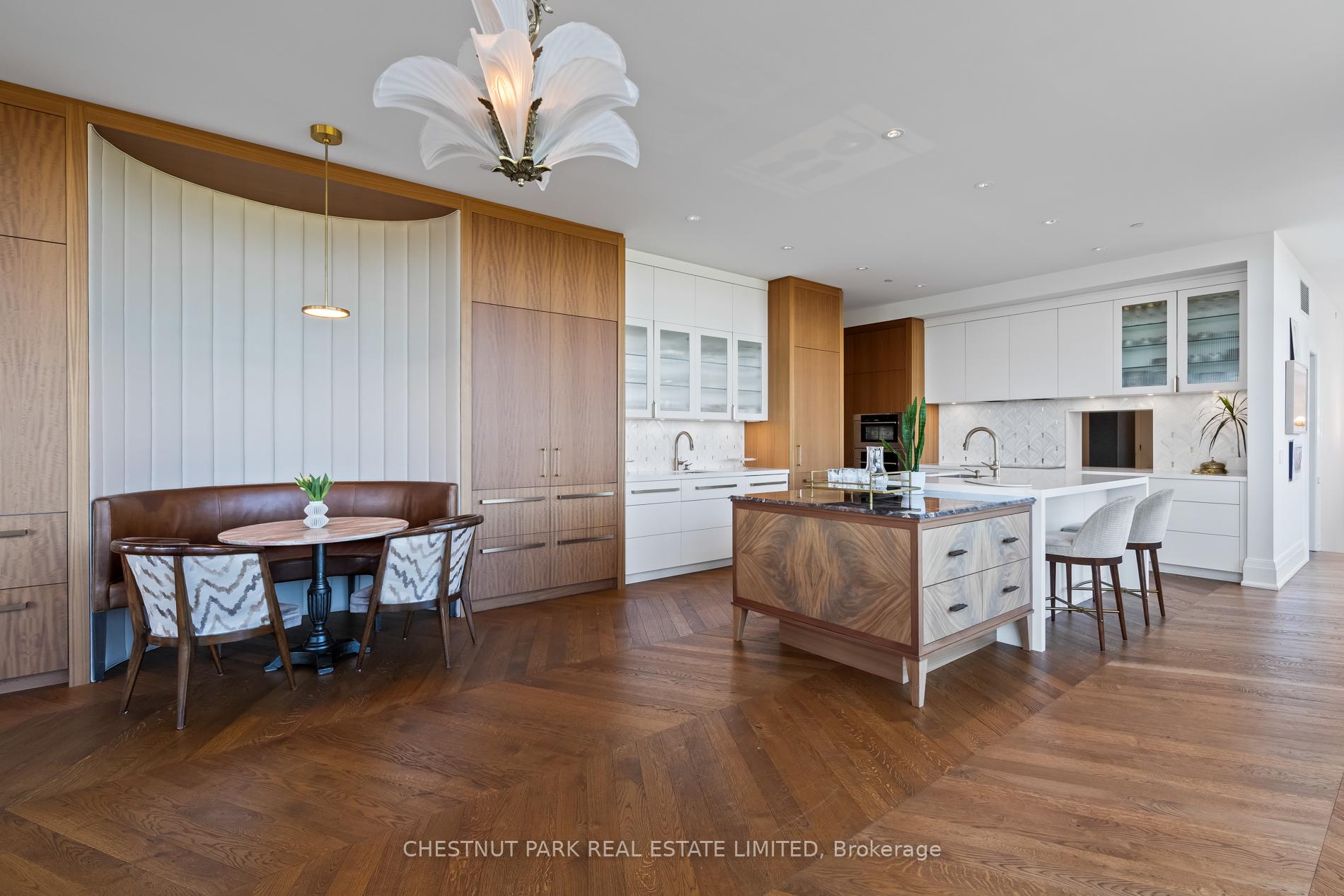 3 Bedrooms Condo at 170 Chiltern Hill, Toronto For sale