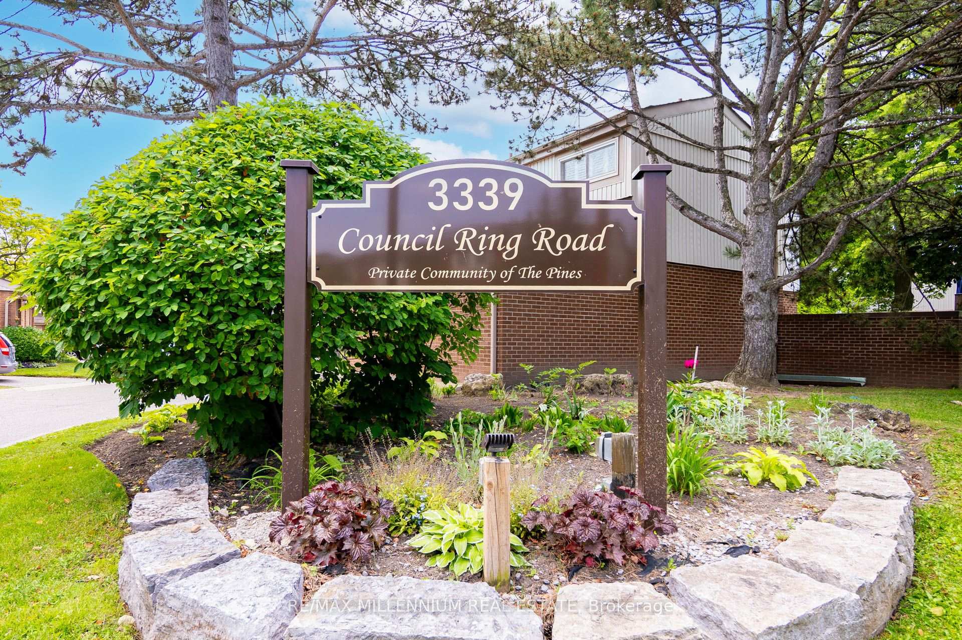 4 Bedrooms Condo at 3339 Council Ring, Mississauga For sale