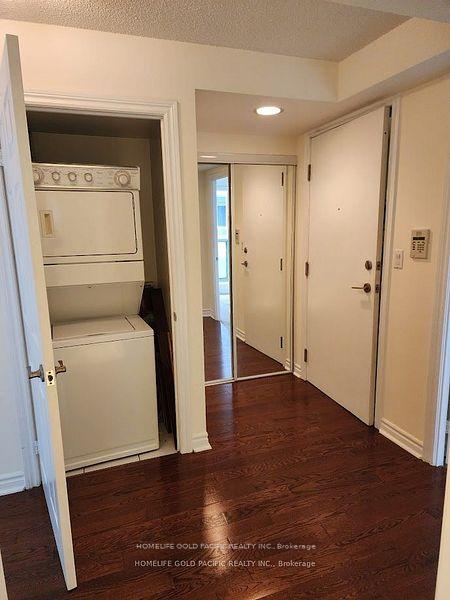 1 Bedroom Condo at 270 Wellington,  Toronto For sale