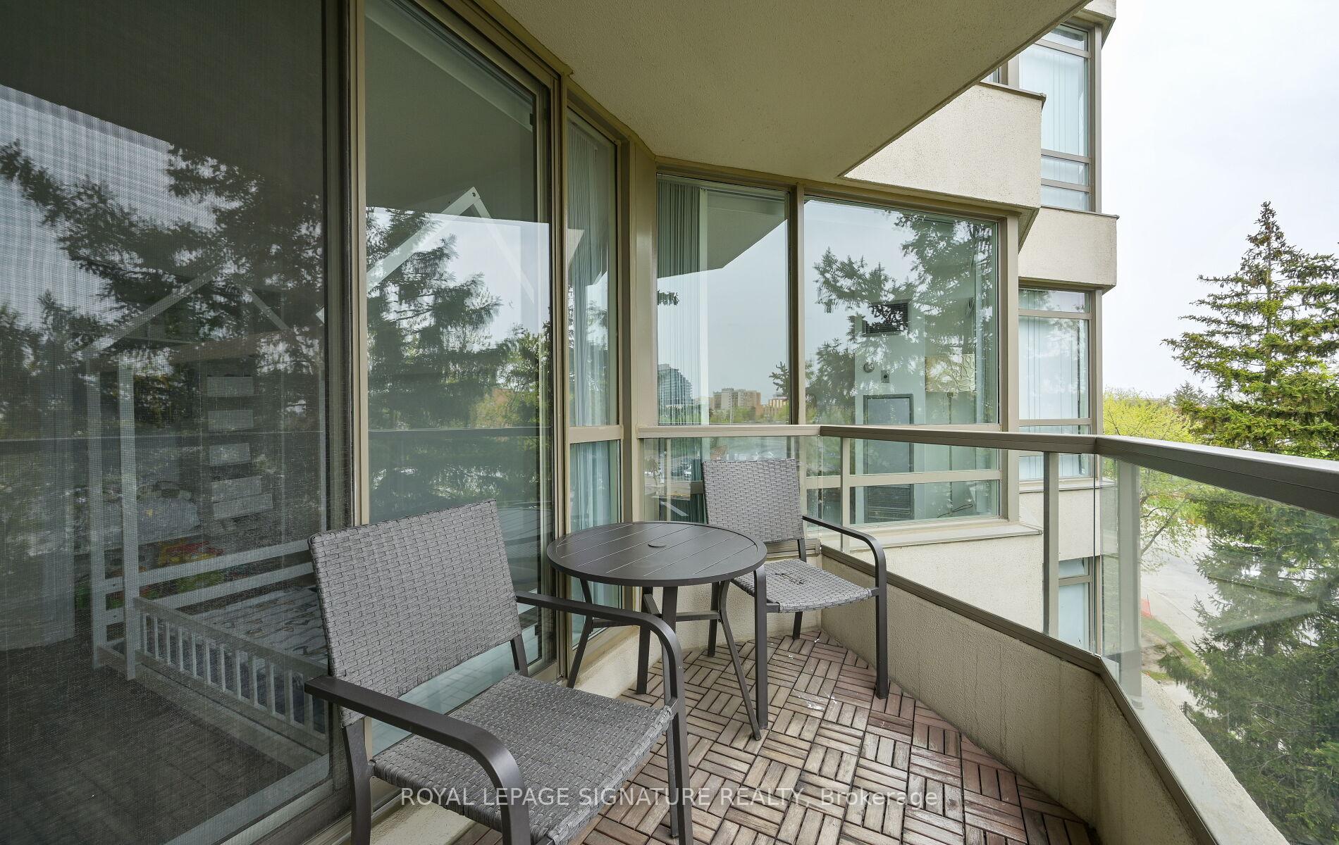 2 Bedrooms Condo at 75 King, Mississauga For sale