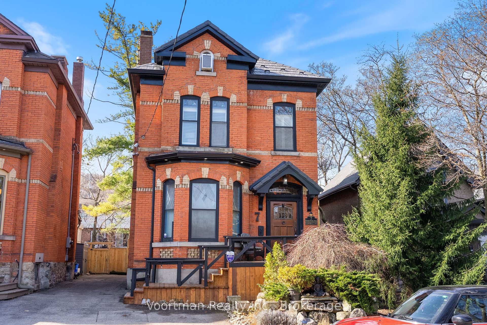 7 Homewood Avenue, Hamilton, ON L8P 2M1