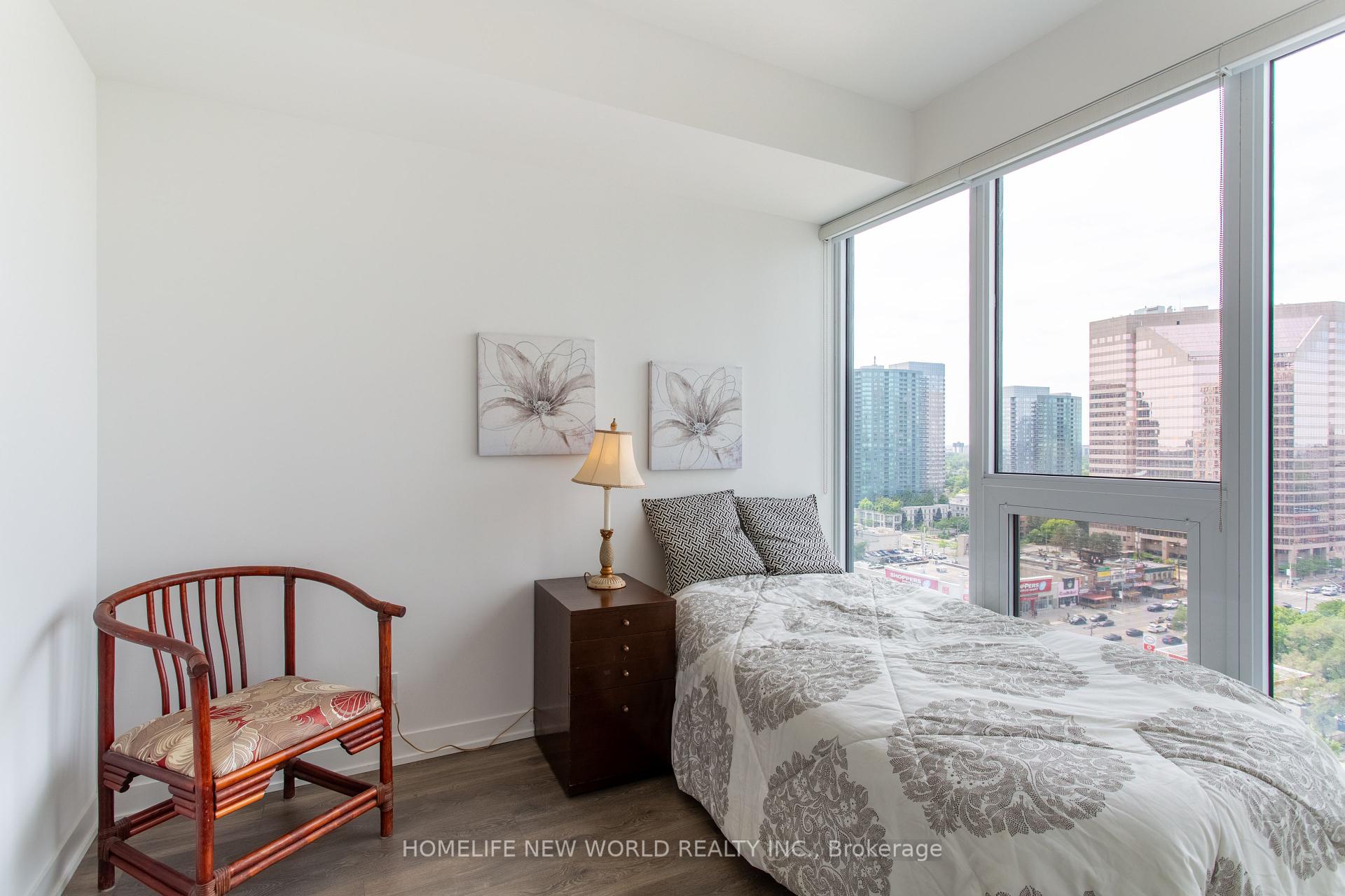 2 Bedrooms Condo at 15 Holmes, Toronto For sale