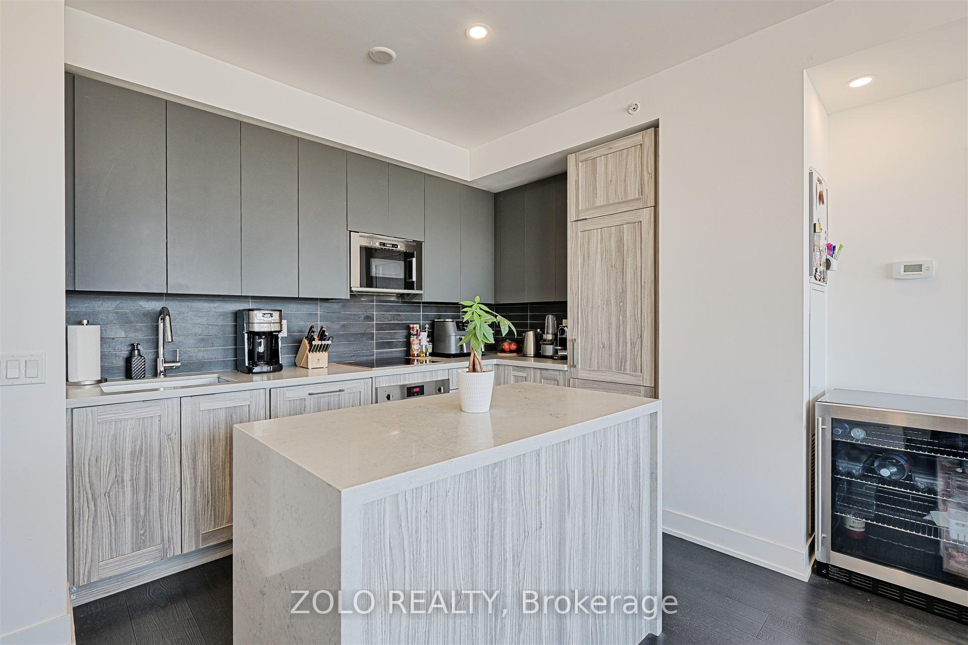 2 Bedrooms Condo at 2908 highway 7,  Vaughan For sale