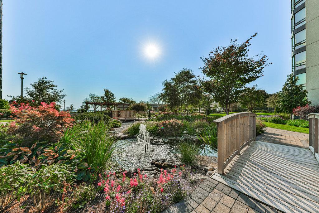 2 Bedrooms Condo at 2170 Marine, Oakville For sale