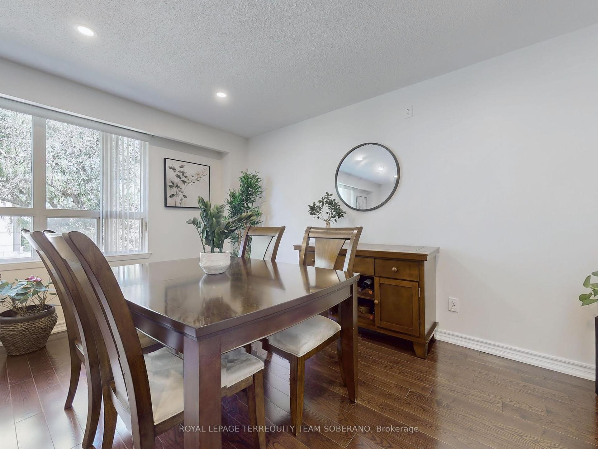 3 Bedrooms Condo at 8 Village Greenway, Toronto For sale