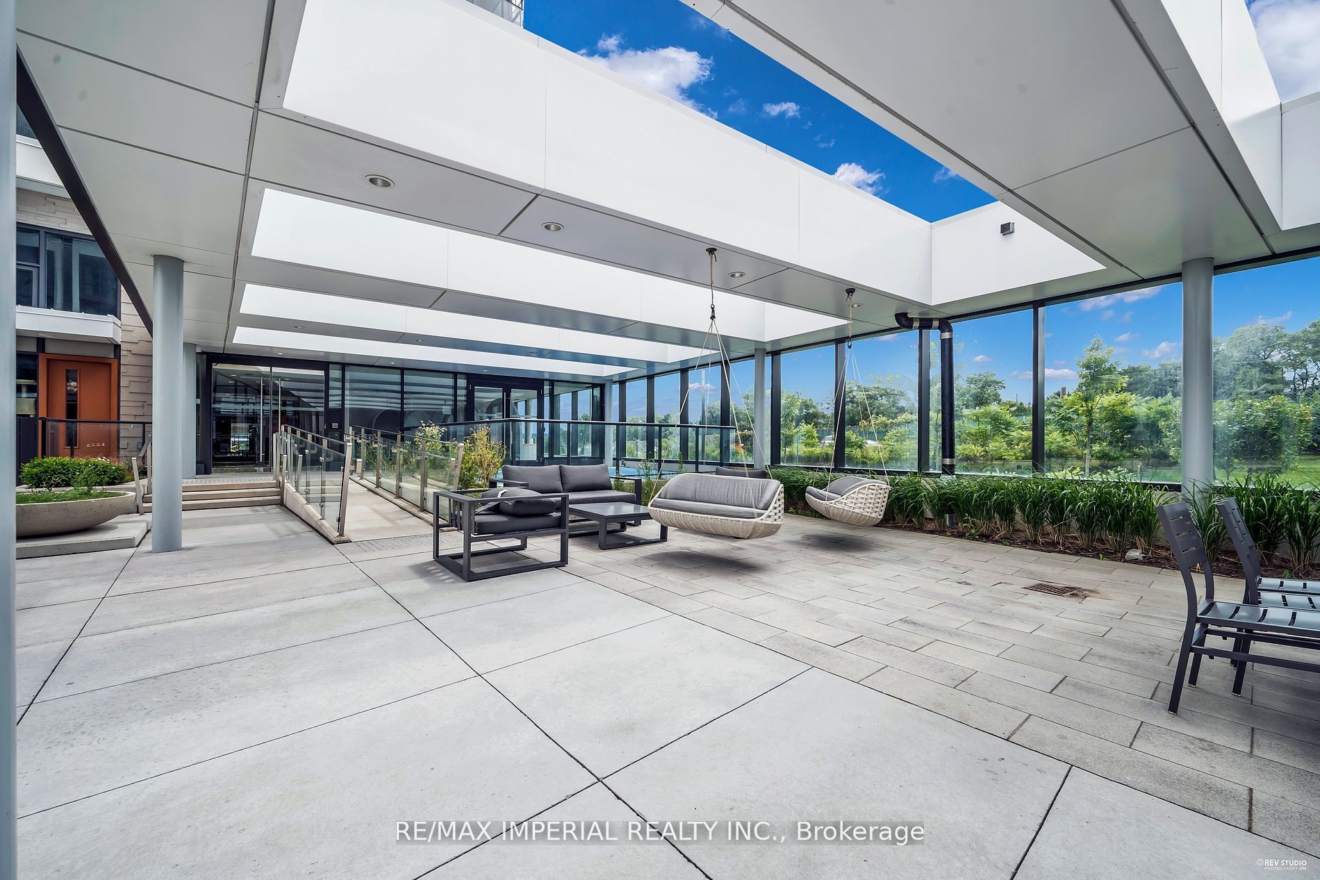 85 McMahon Drive, #1806