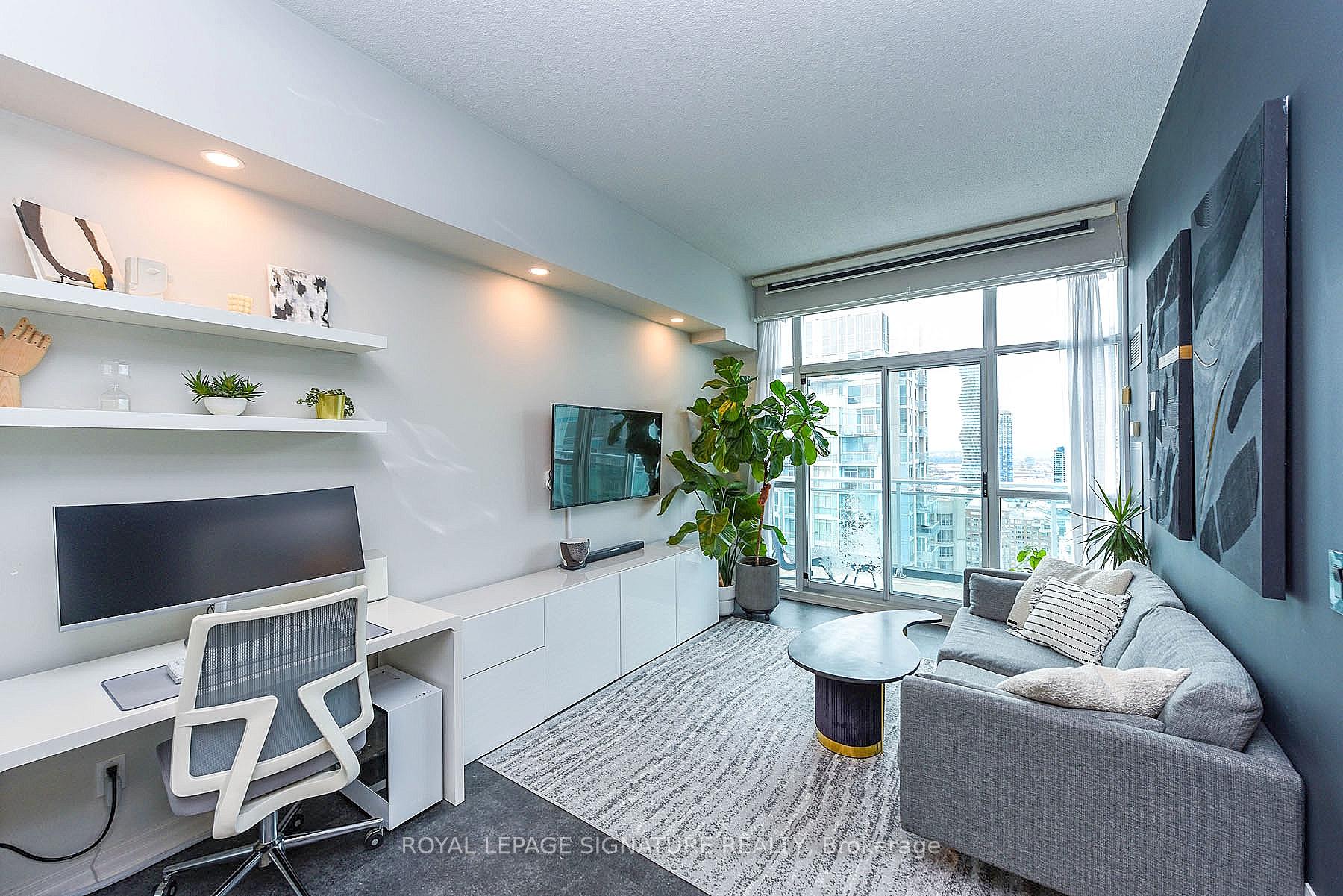 1 Bedroom Condo at 223 Webb,  Mississauga For sale