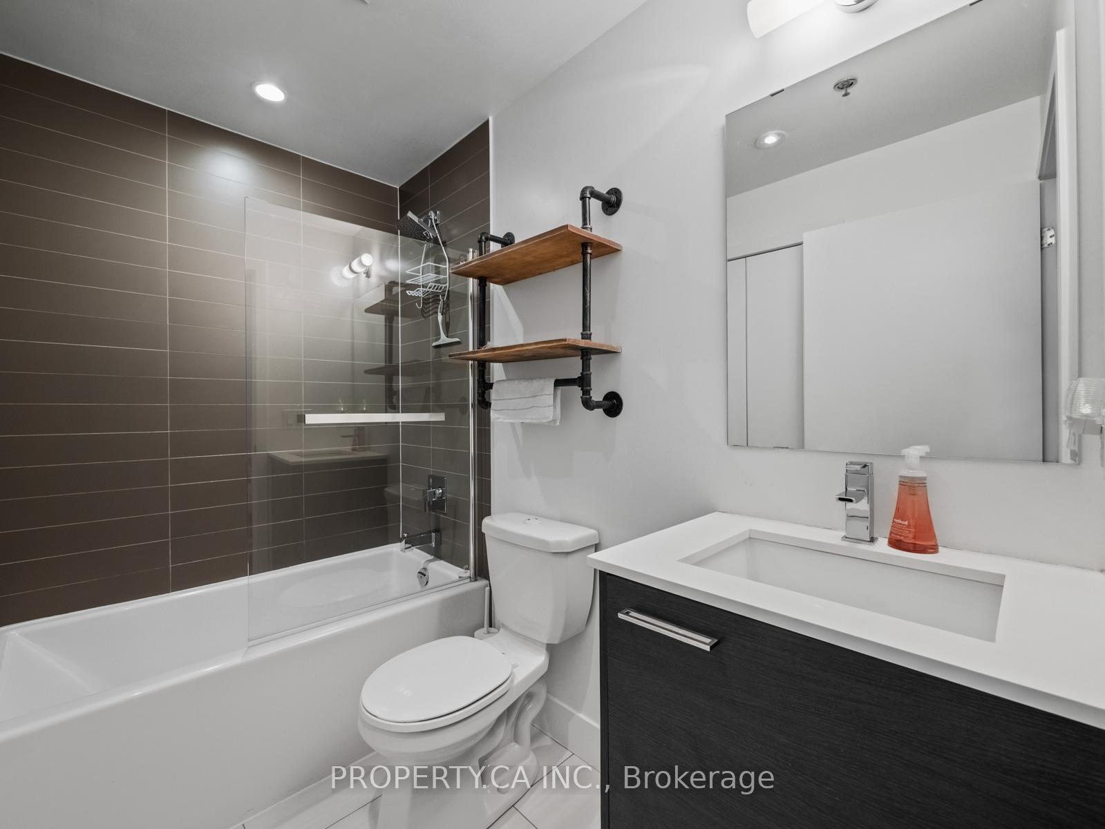 2 Bedrooms Condo at 90 Trinity,  Toronto For sale