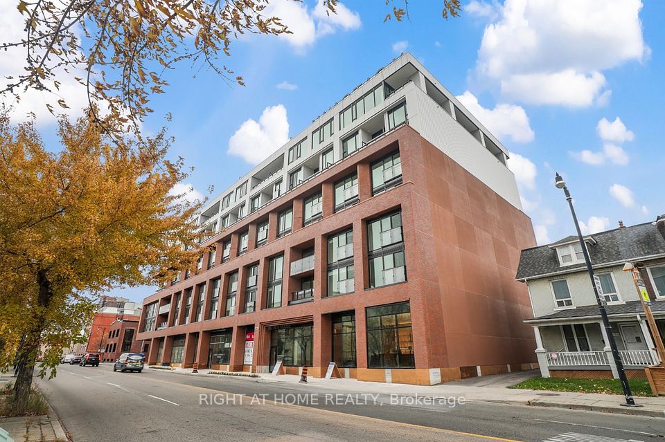 2720 Dundas Street