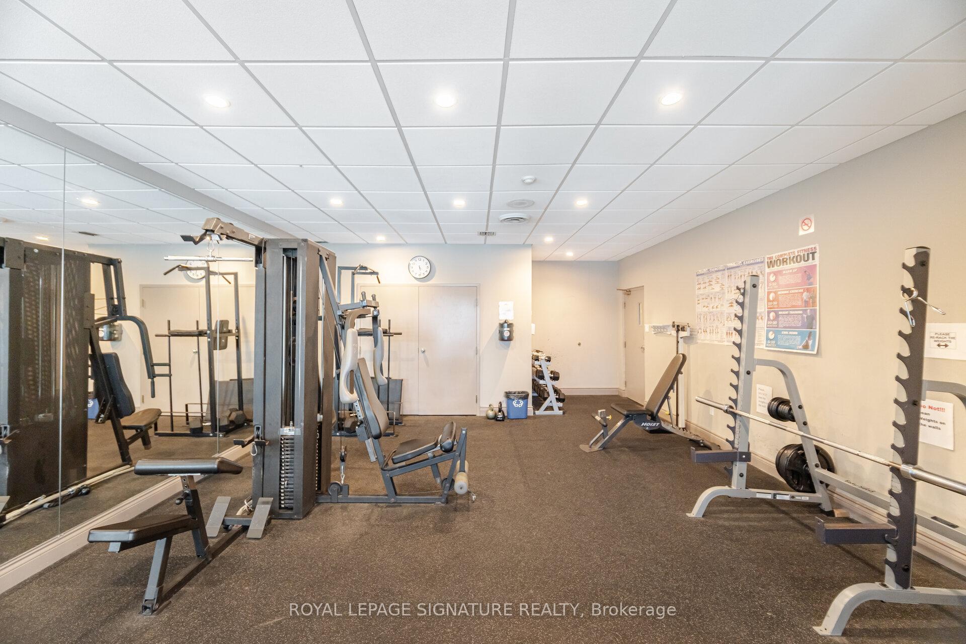 3 Bedrooms Condo at 50 Kingsbridge Garden, Mississauga For sale