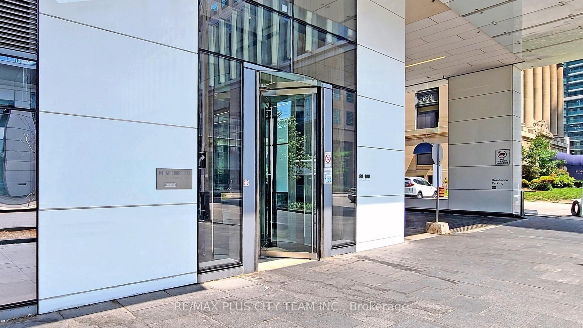 2 Bedrooms Condo at 100 Harbour, Toronto For sale