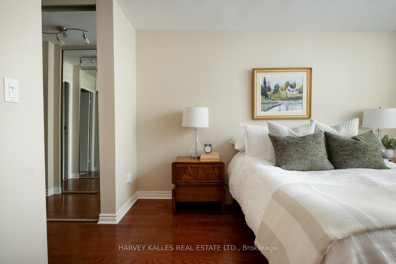 2 Bedrooms Condo at 135 George, Toronto For sale