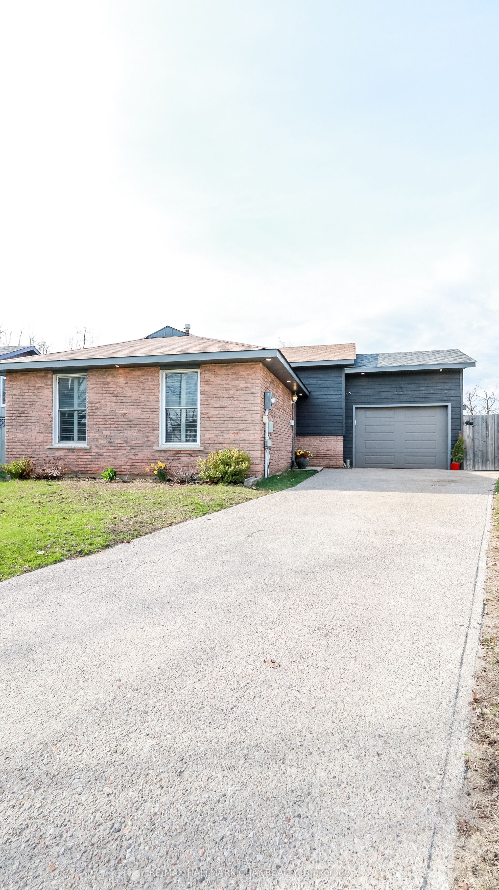 51 Christie Crescent, Barrie, ON L4N 4V2