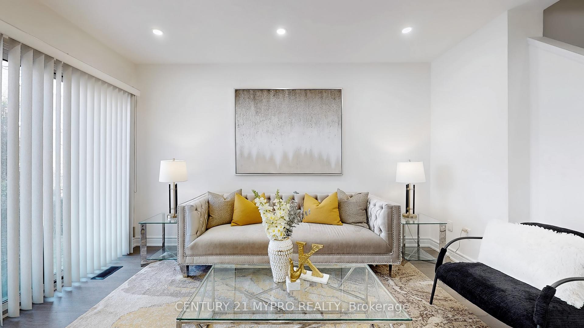 3 Bedrooms Condo at 735 New Westminster,  Vaughan For sale