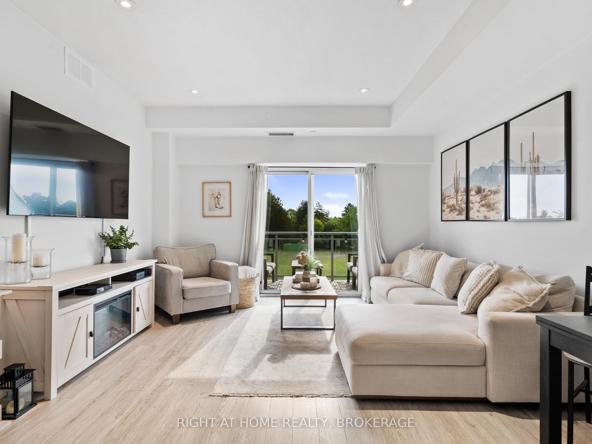 2 Bedrooms Condo at 16 Markle, Hamilton For sale