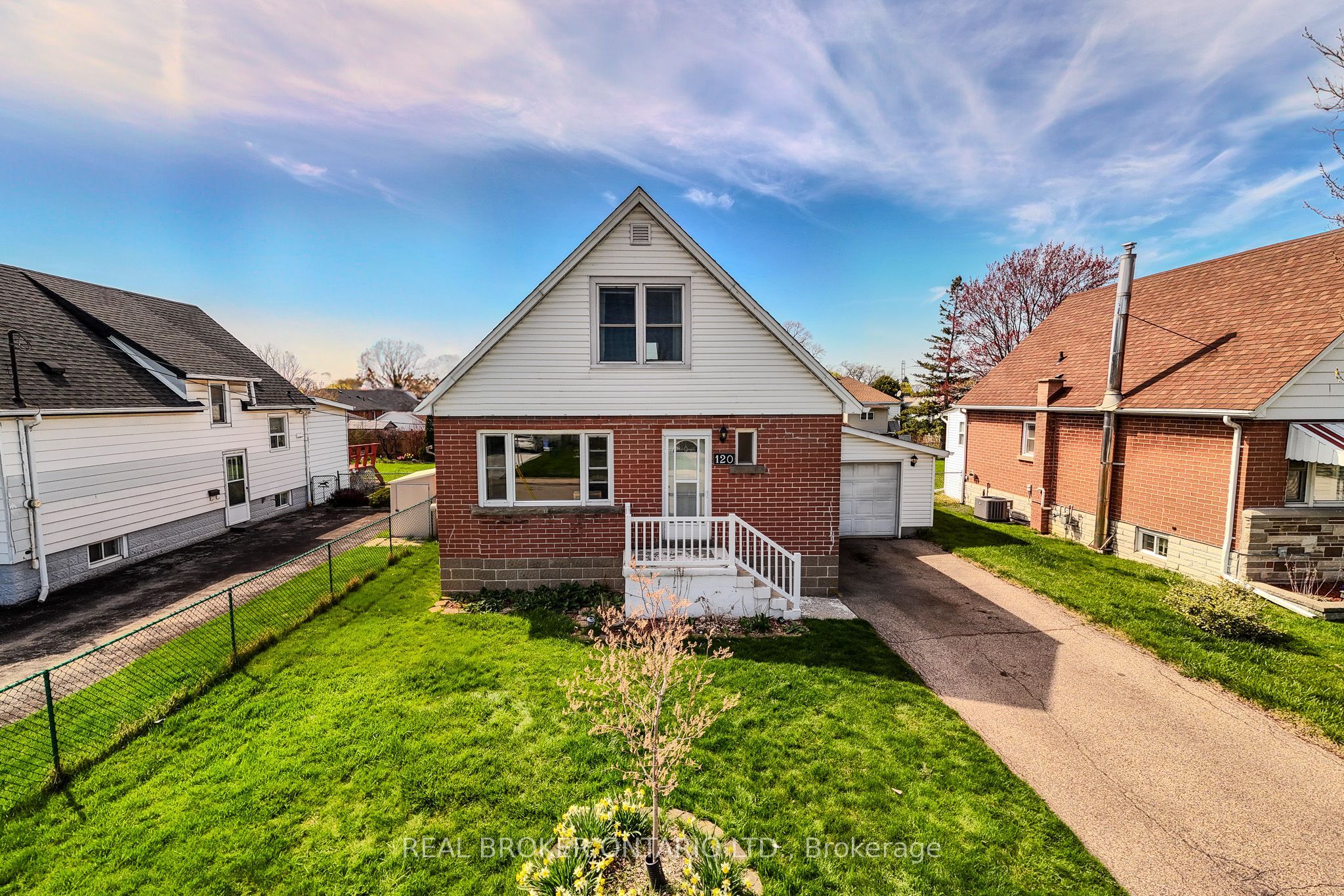 120 Howard Avenue, Hamilton, ON L9A 2W7
