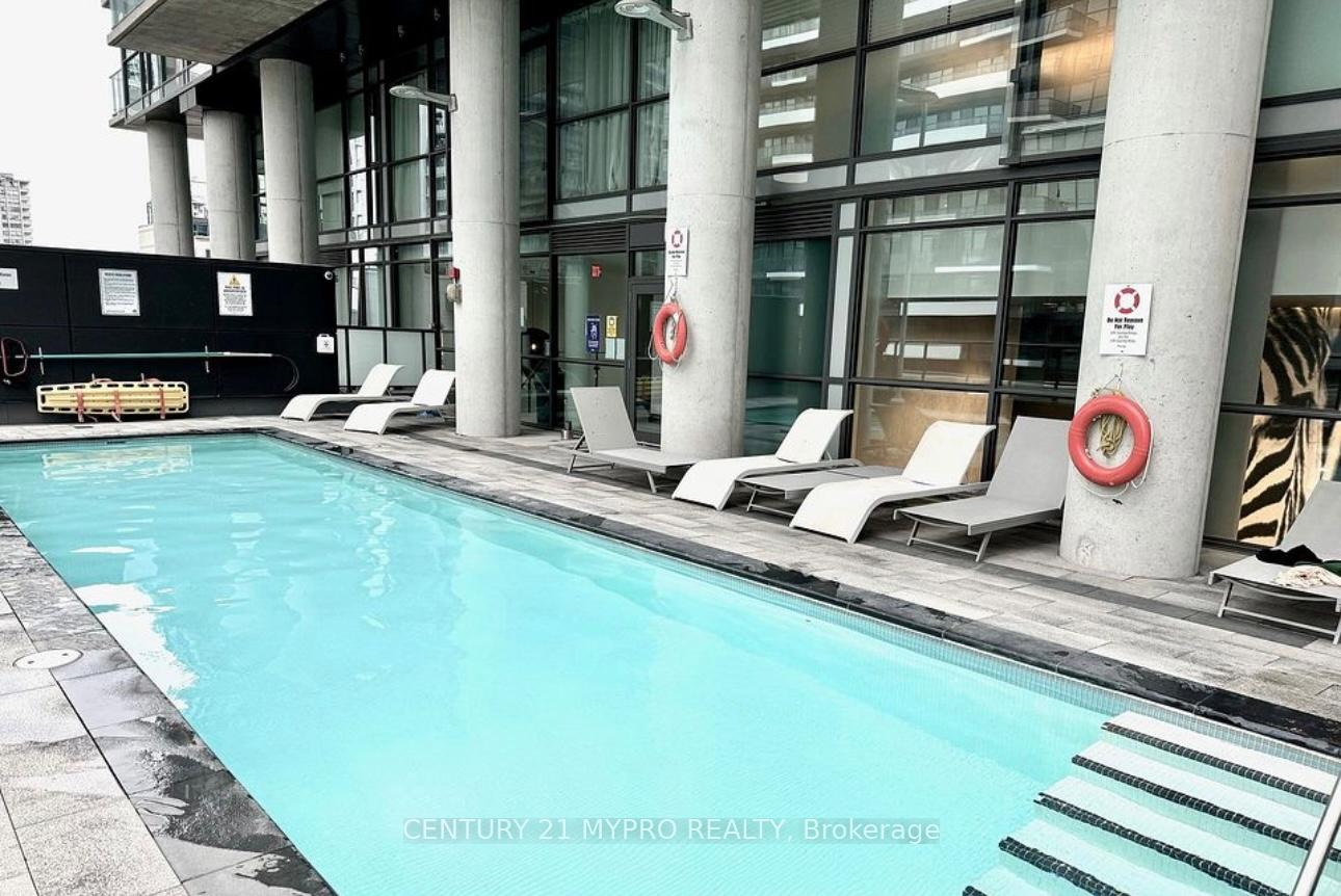 2 Bedrooms Condo at 290 Adelaide,  Toronto For sale