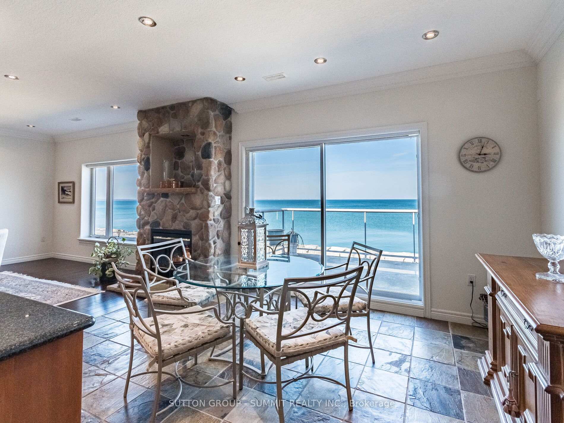 3 Bedrooms Condo at 484 Millen, Hamilton For sale