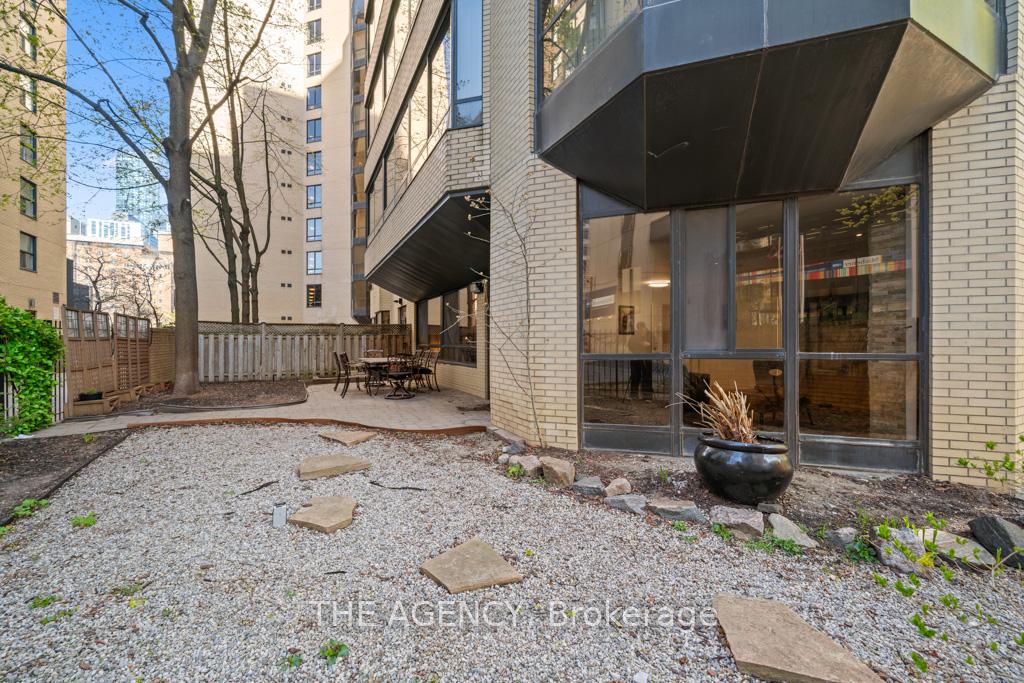 2 Bedrooms Condo at 211 St Patrick, Toronto For sale