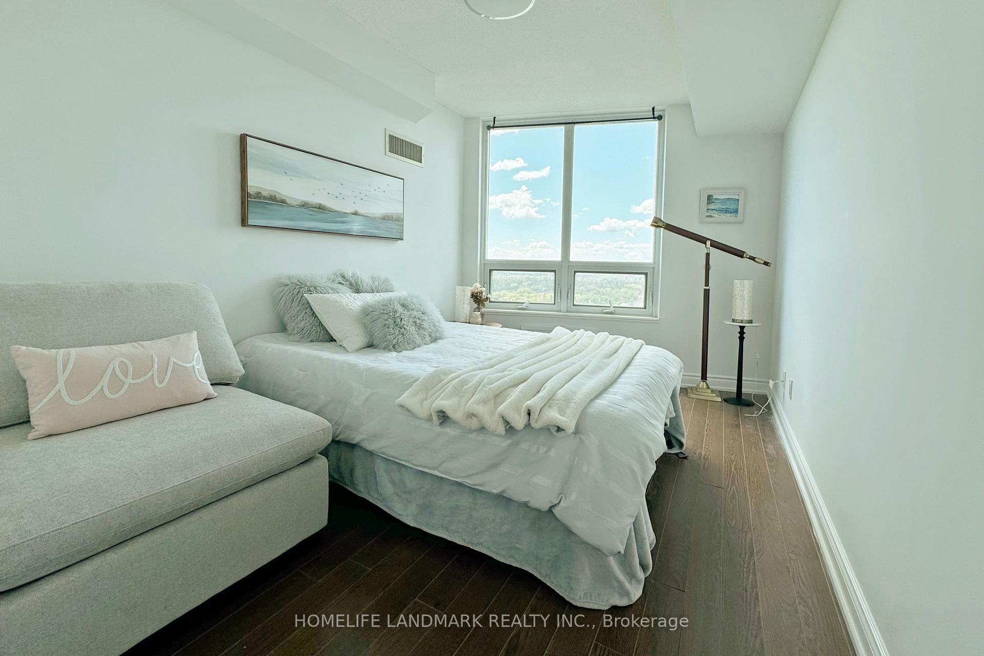 3 Bedrooms Condo at 15 Greenview, Toronto For sale