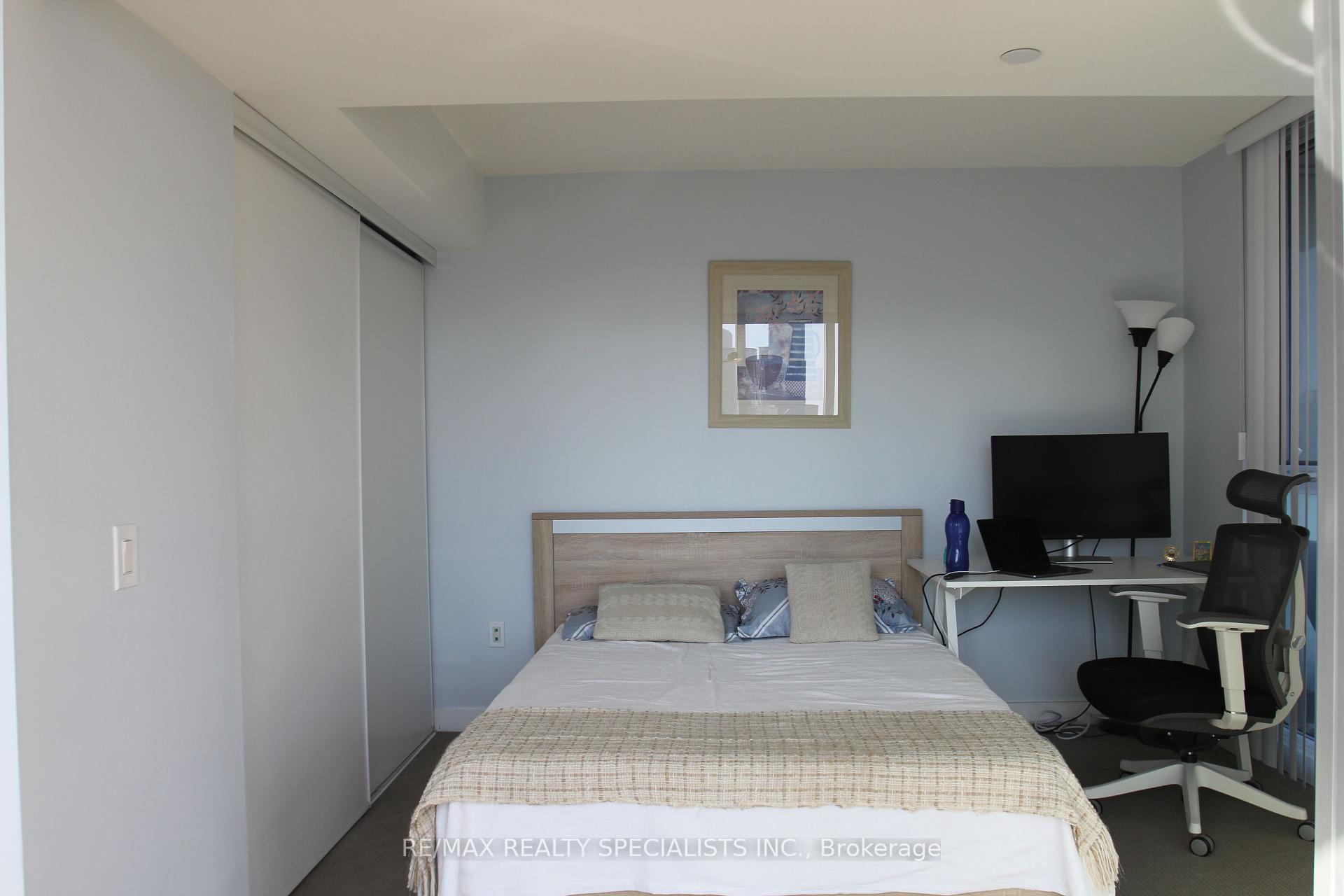 2 Bedrooms Condo at 75 Queens Wharf, Toronto For sale