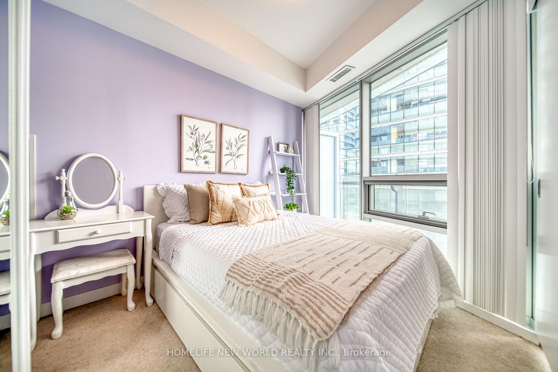 1 Bedroom Condo at 14 York, Toronto For sale