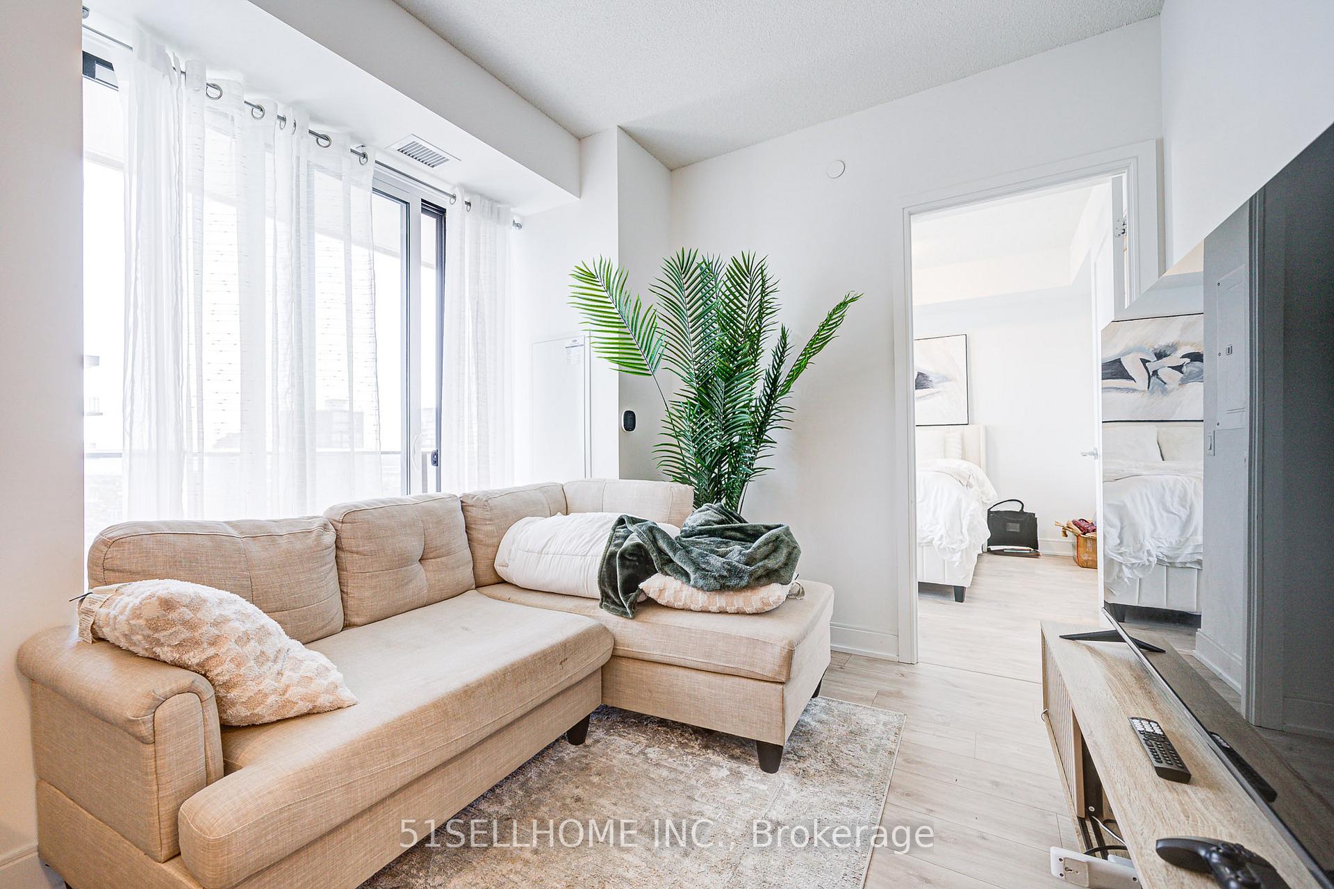 2 Bedrooms Condo at 70 Annie Craig, Toronto For sale
