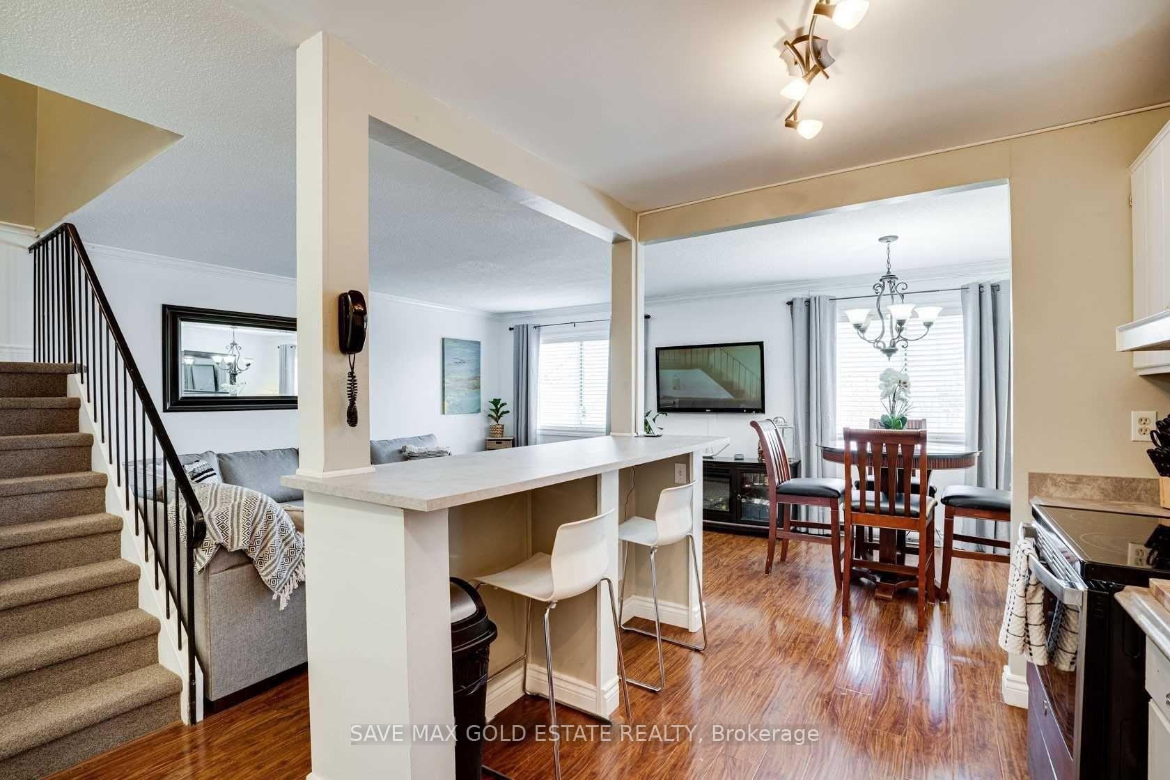 4 Bedrooms Condo at 1066 FALGARWOOD, Oakville For sale
