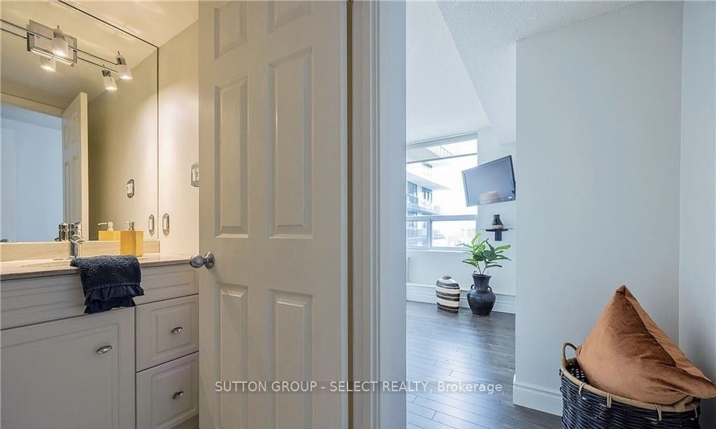 155 Kent Street, #1205