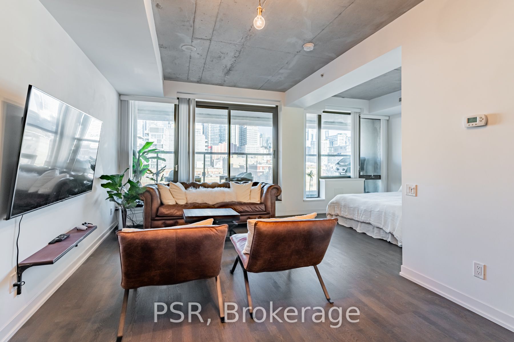 560 King Street W, #610