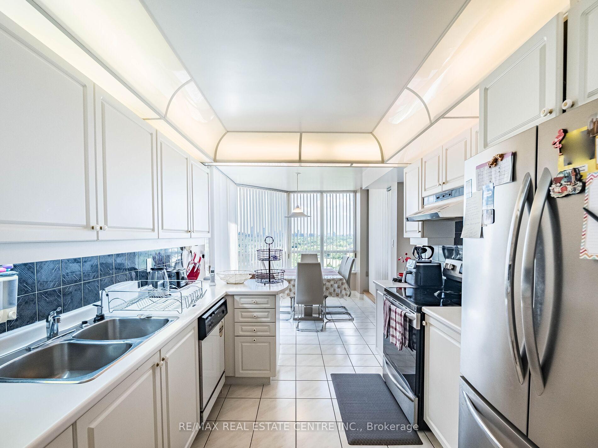 3 Bedrooms Condo at 168 Bonis, Toronto For sale